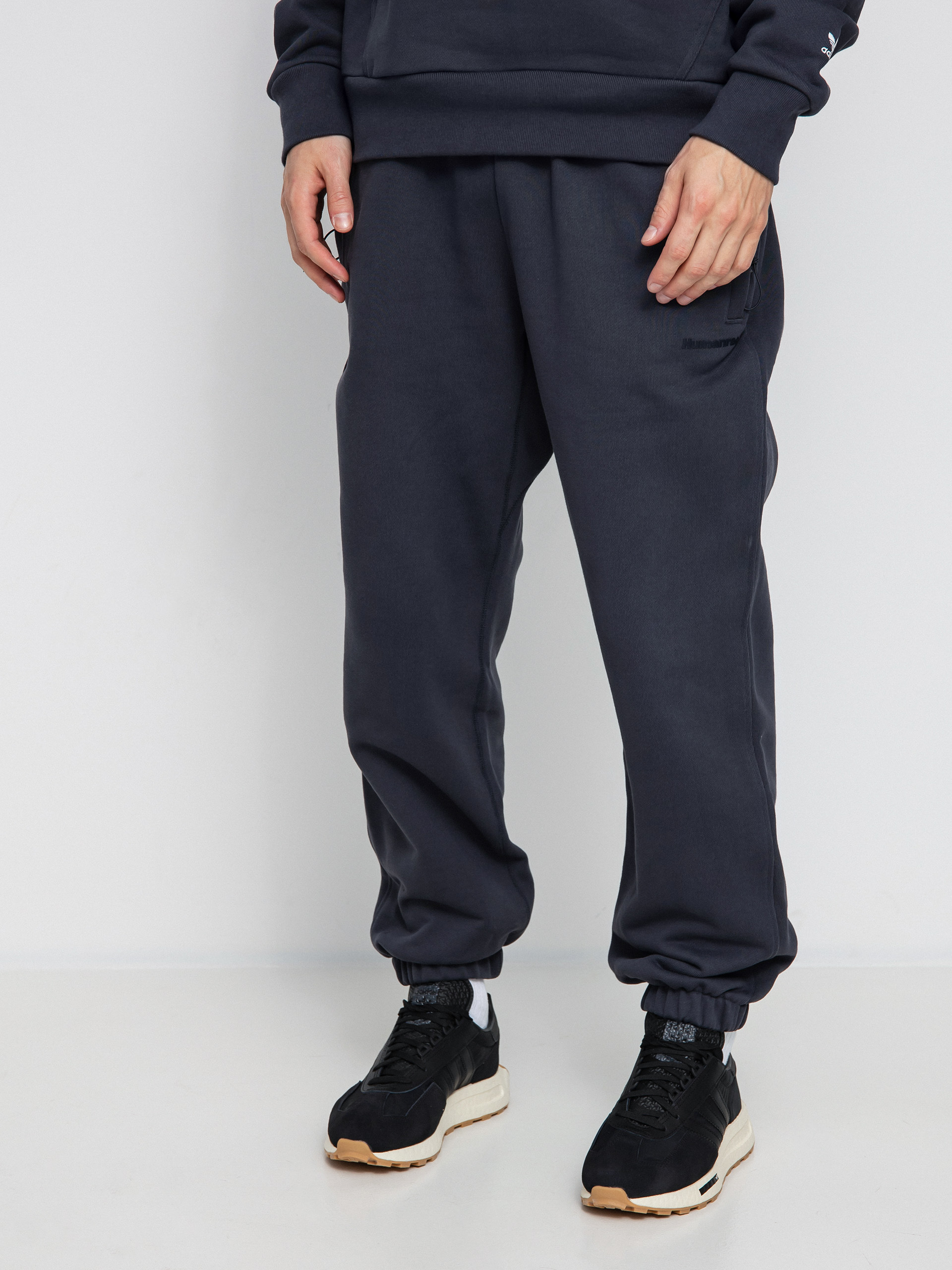 Spodnie adidas Originals Pharrell Williams Basics (ntgrey)
