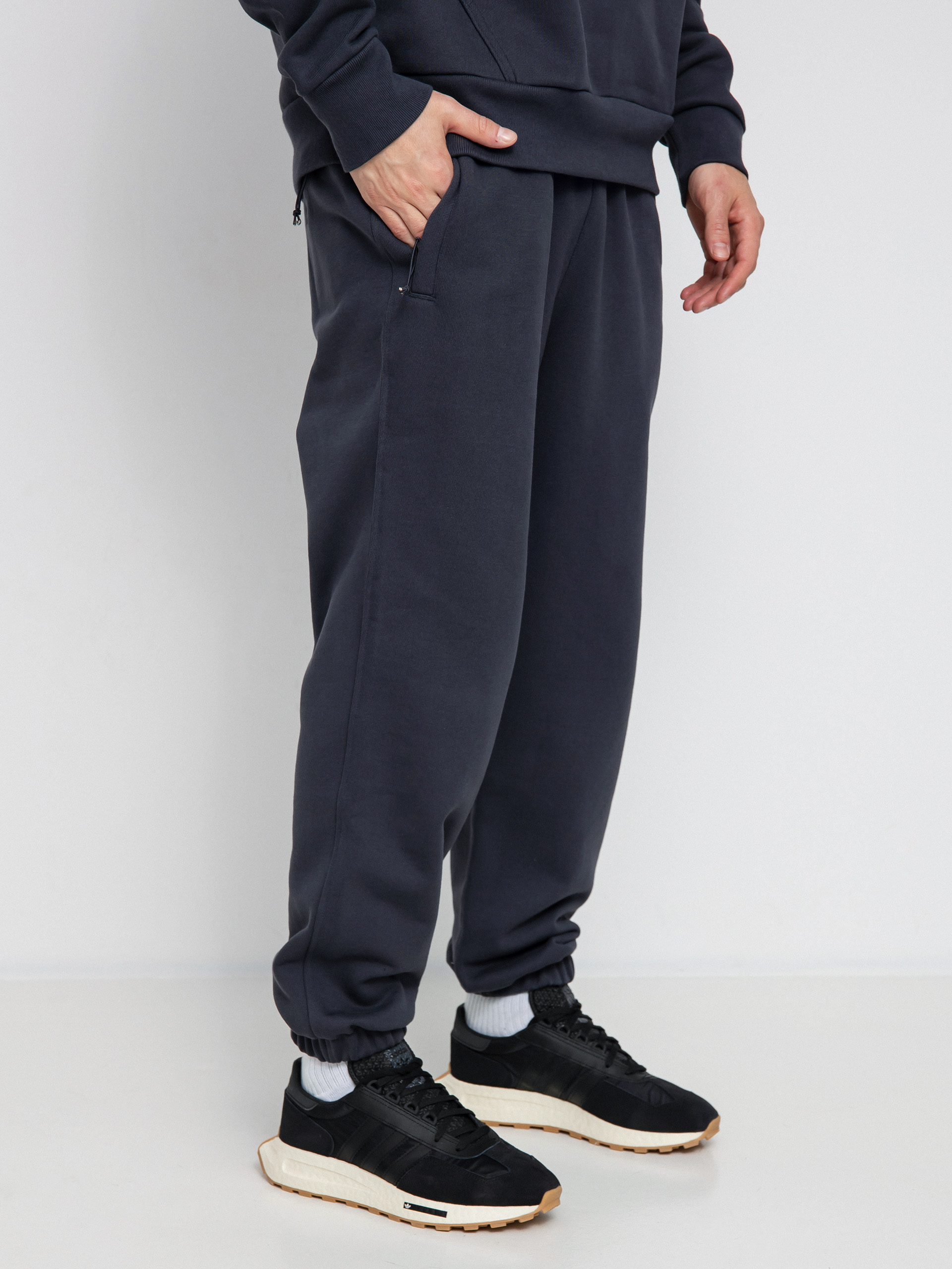 Spodnie adidas Originals Pharrell Williams Basics (ntgrey)