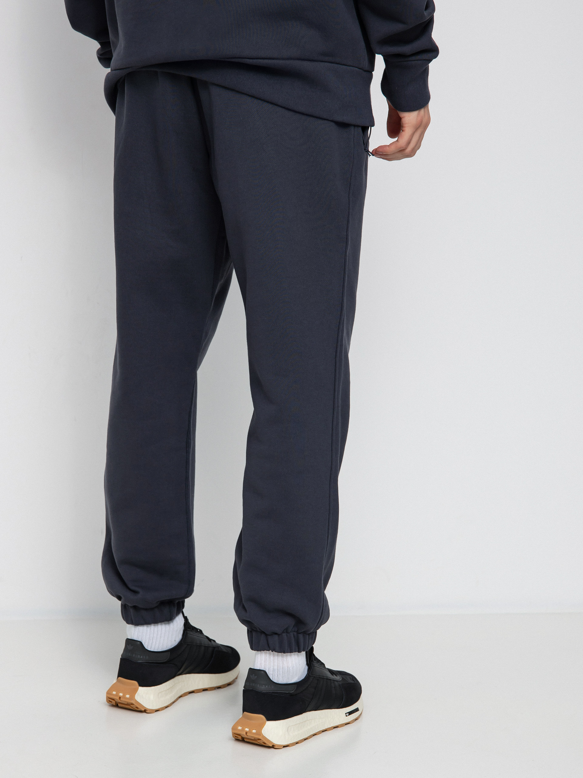 Spodnie adidas Originals Pharrell Williams Basics (ntgrey)