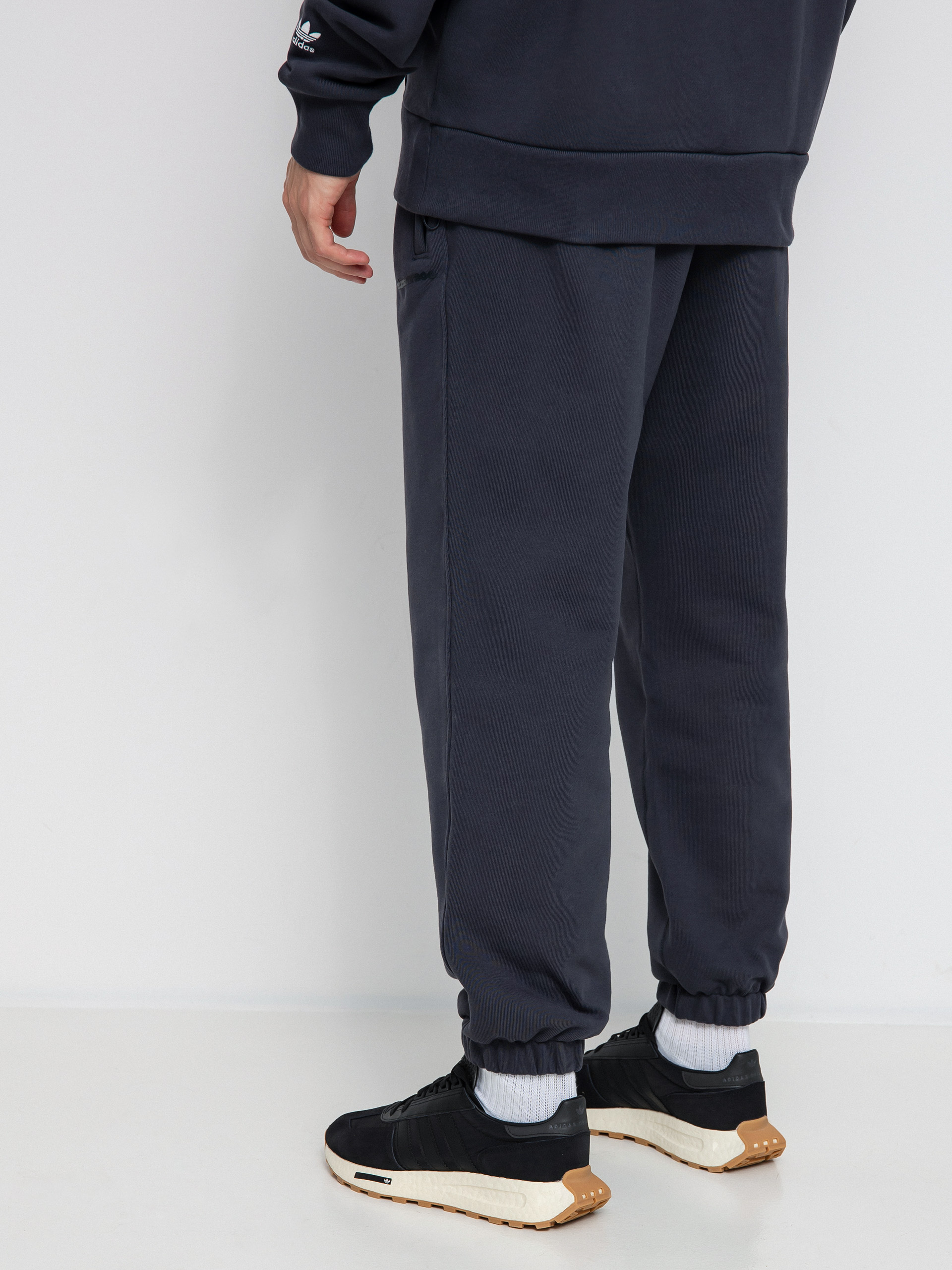 Spodnie adidas Originals Pharrell Williams Basics (ntgrey)