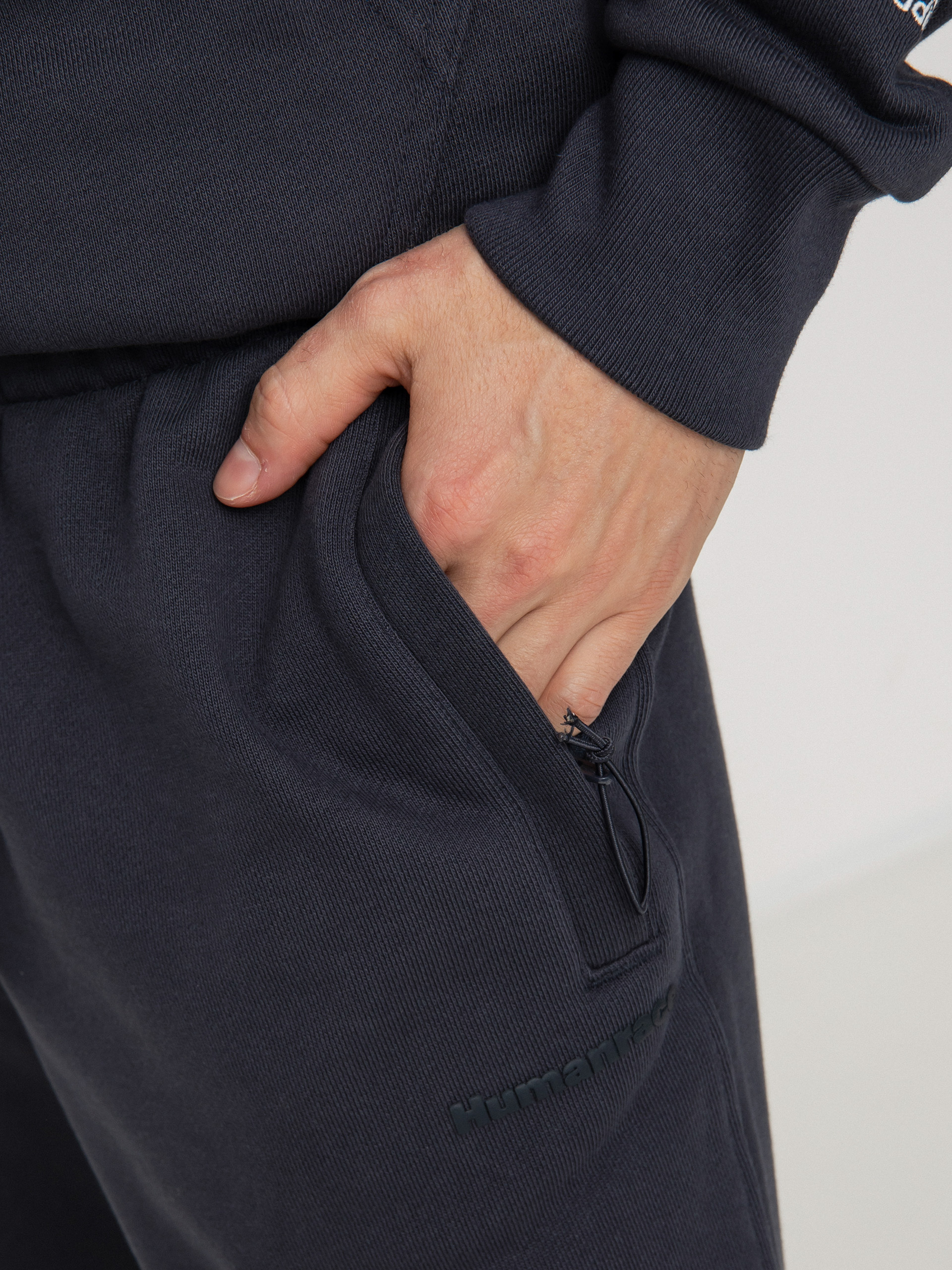 Spodnie adidas Originals Pharrell Williams Basics (ntgrey)