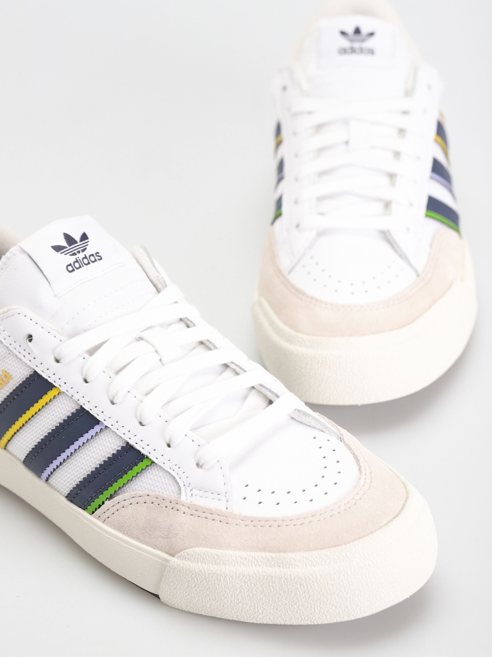 Buty adidas Nora (ftwwht/shanav/goldmt)