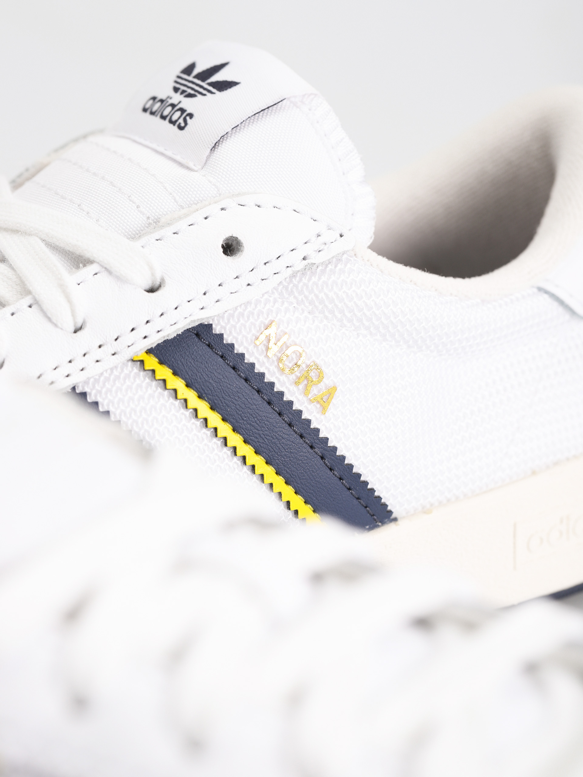 Buty adidas Nora (ftwwht/shanav/goldmt)