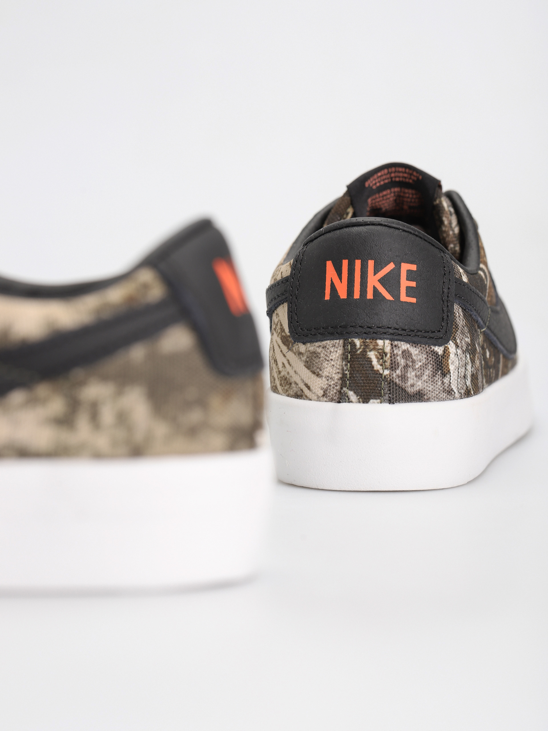 Buty Nike SB Blazer Low Pro Gt Prm camo (black/safety orange