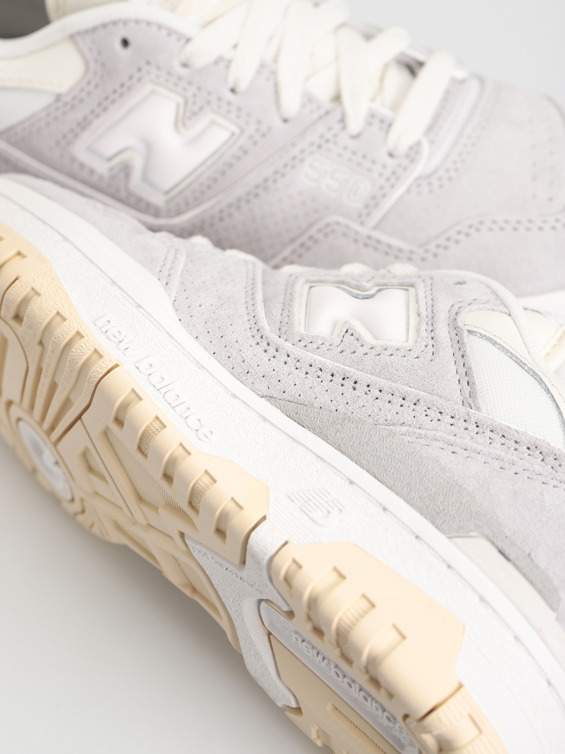 Buty New Balance 550 (grey suede)