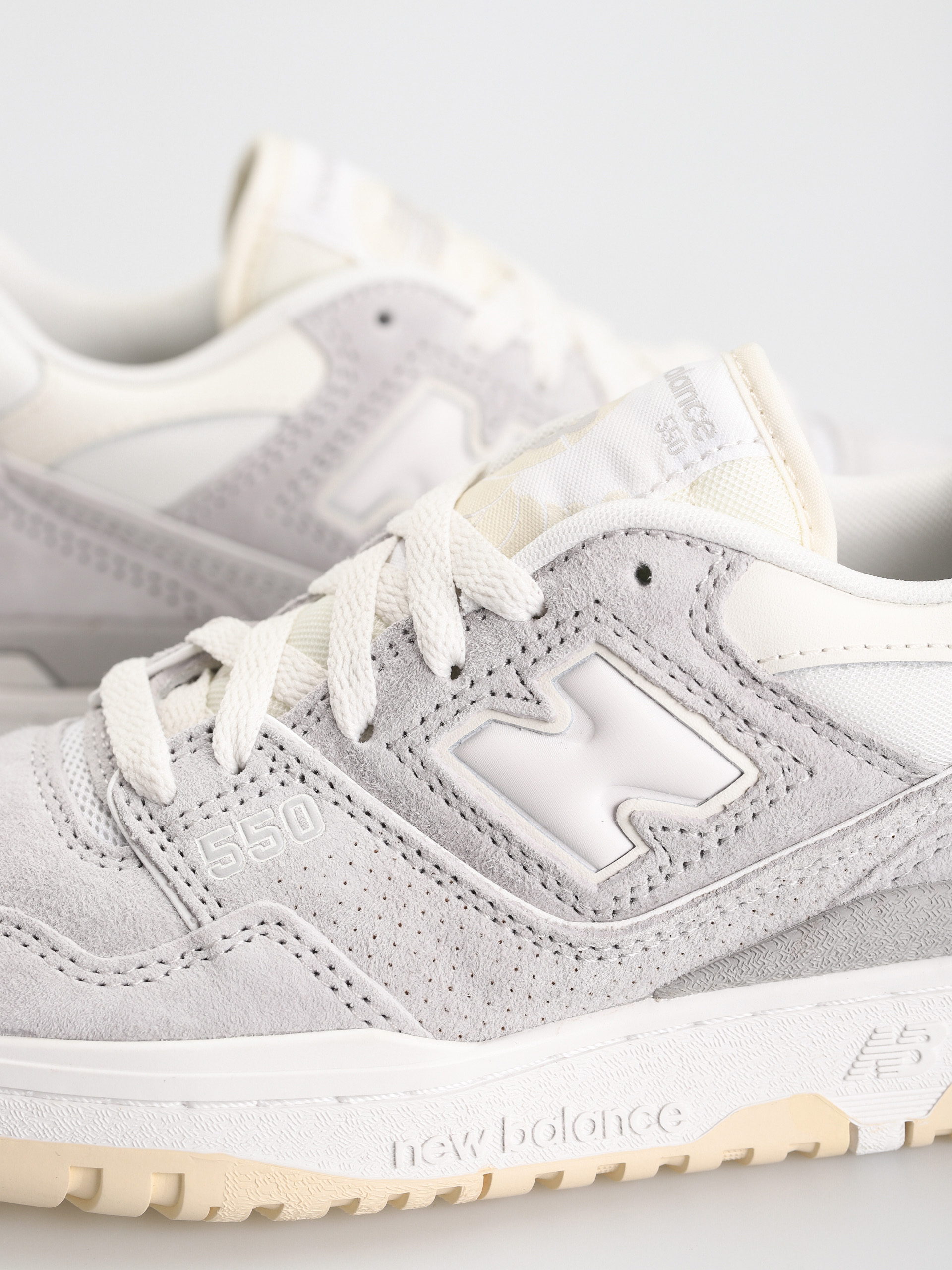 Buty New Balance 550 (grey suede)