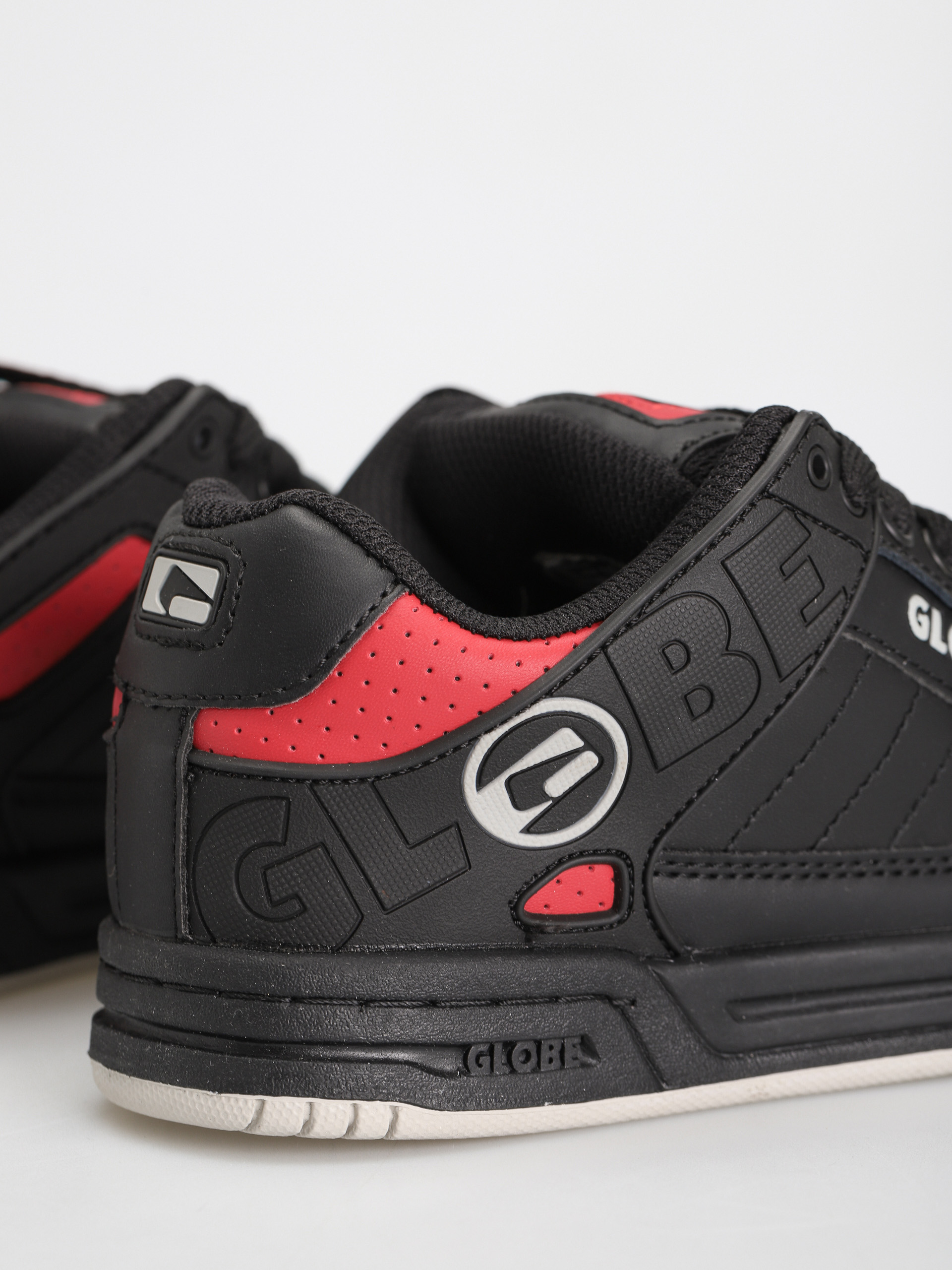 Buty Globe Tilt Kids JR (black/chilli)