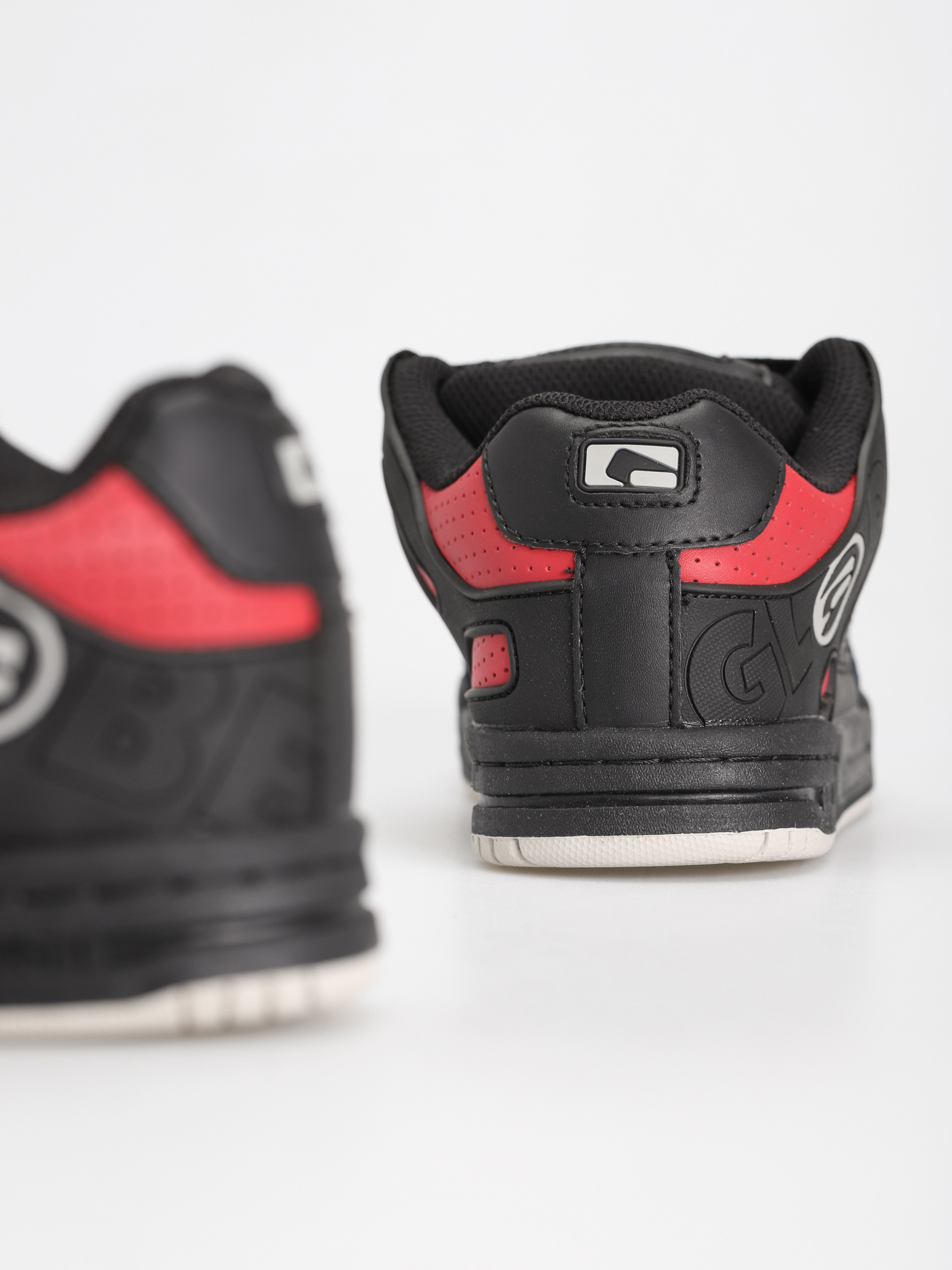 Buty Globe Tilt Kids JR (black/chilli)