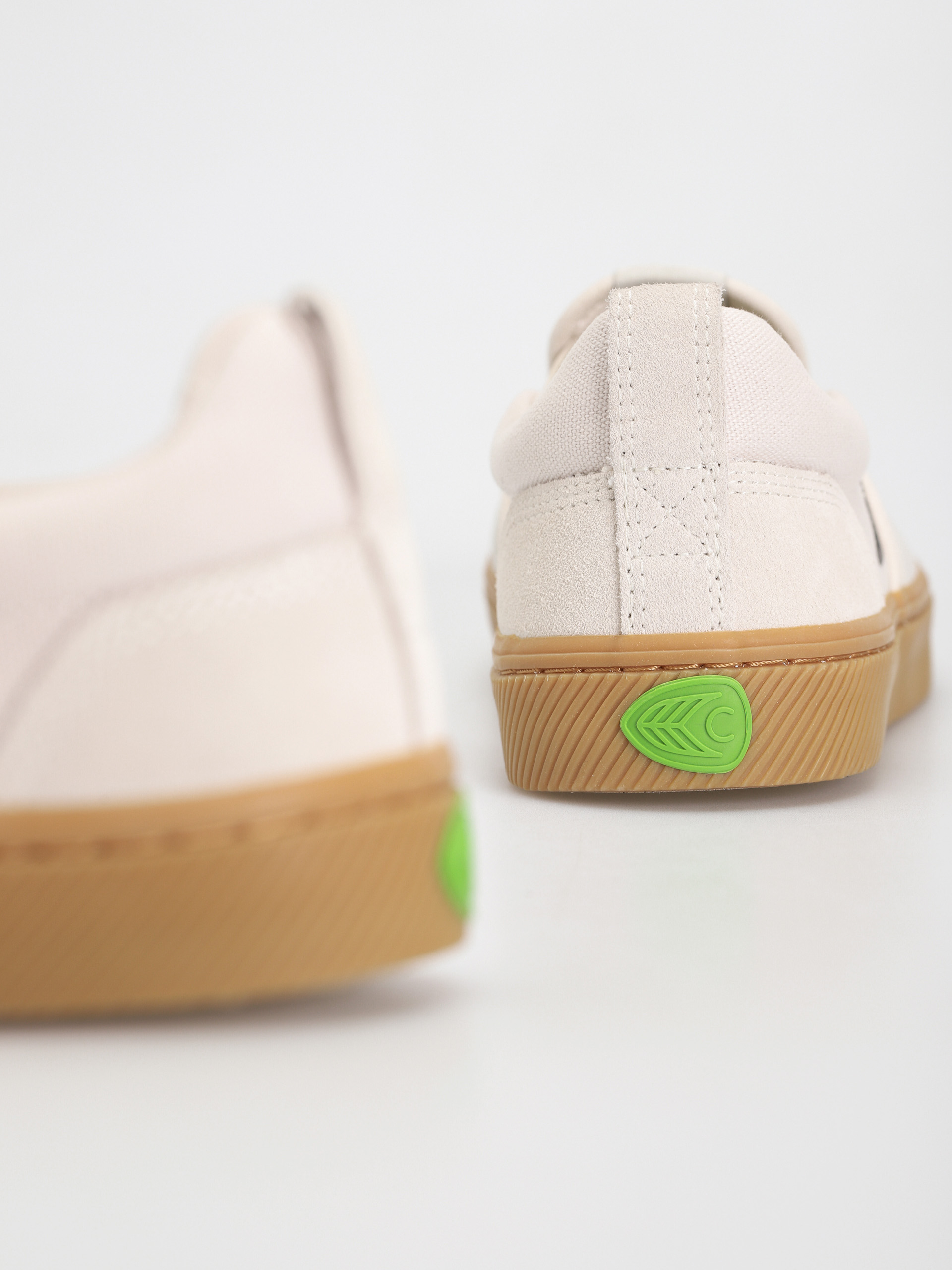 Buty Cariuma Catiba Pro Slip On (gum vintage white)