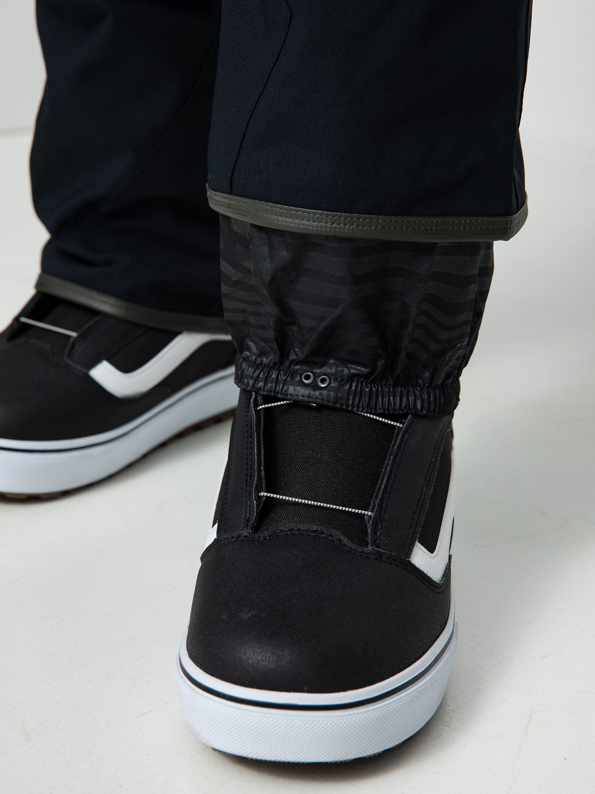 Męskie Spodnie snowboardowe Volcom Roan Bib Overall (black)