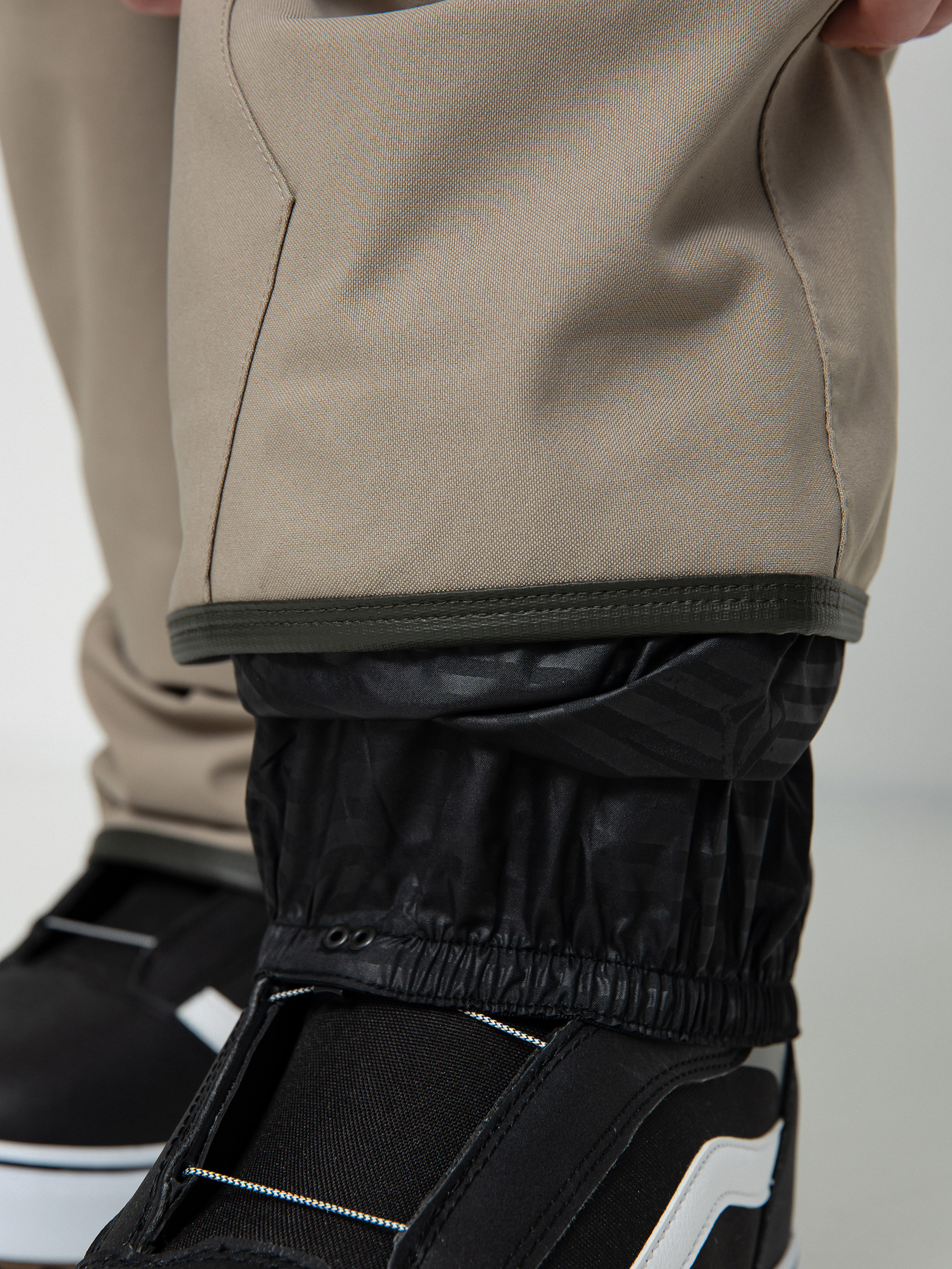 Męskie Spodnie snowboardowe Volcom Roan Bib Overall (dark khaki)