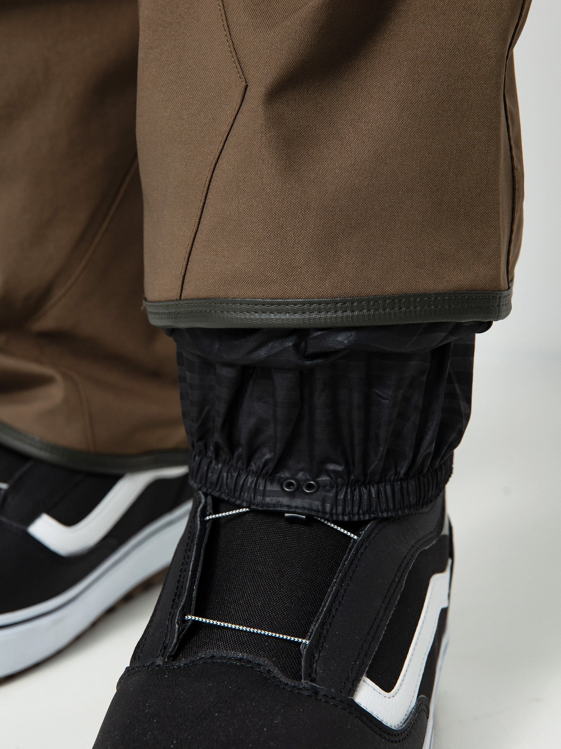 Męskie Spodnie snowboardowe Volcom Roan Bib Overall (dark teak)