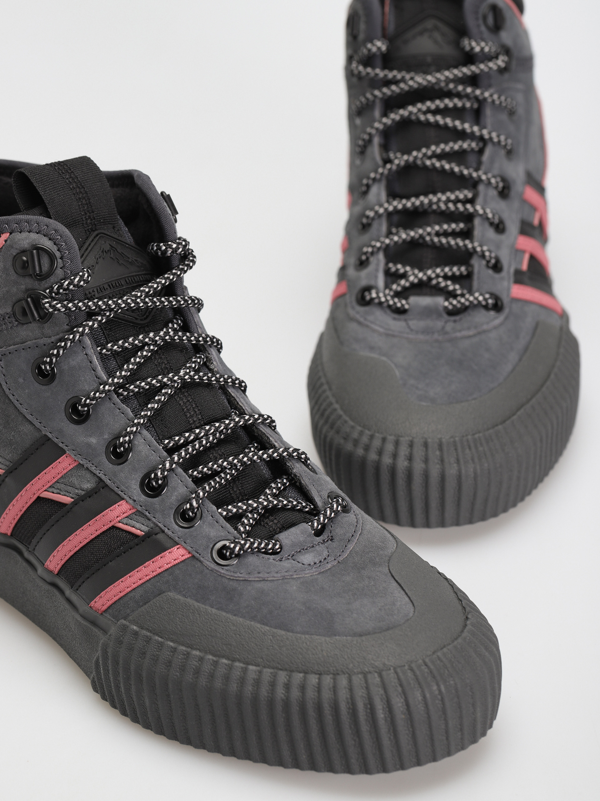Buty adidas Originals Akando Atr (cblack/wonred/carbon)