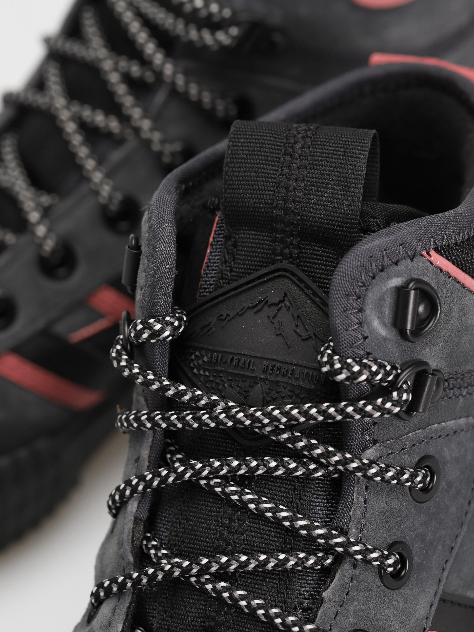 Buty adidas Originals Akando Atr (cblack/wonred/carbon)