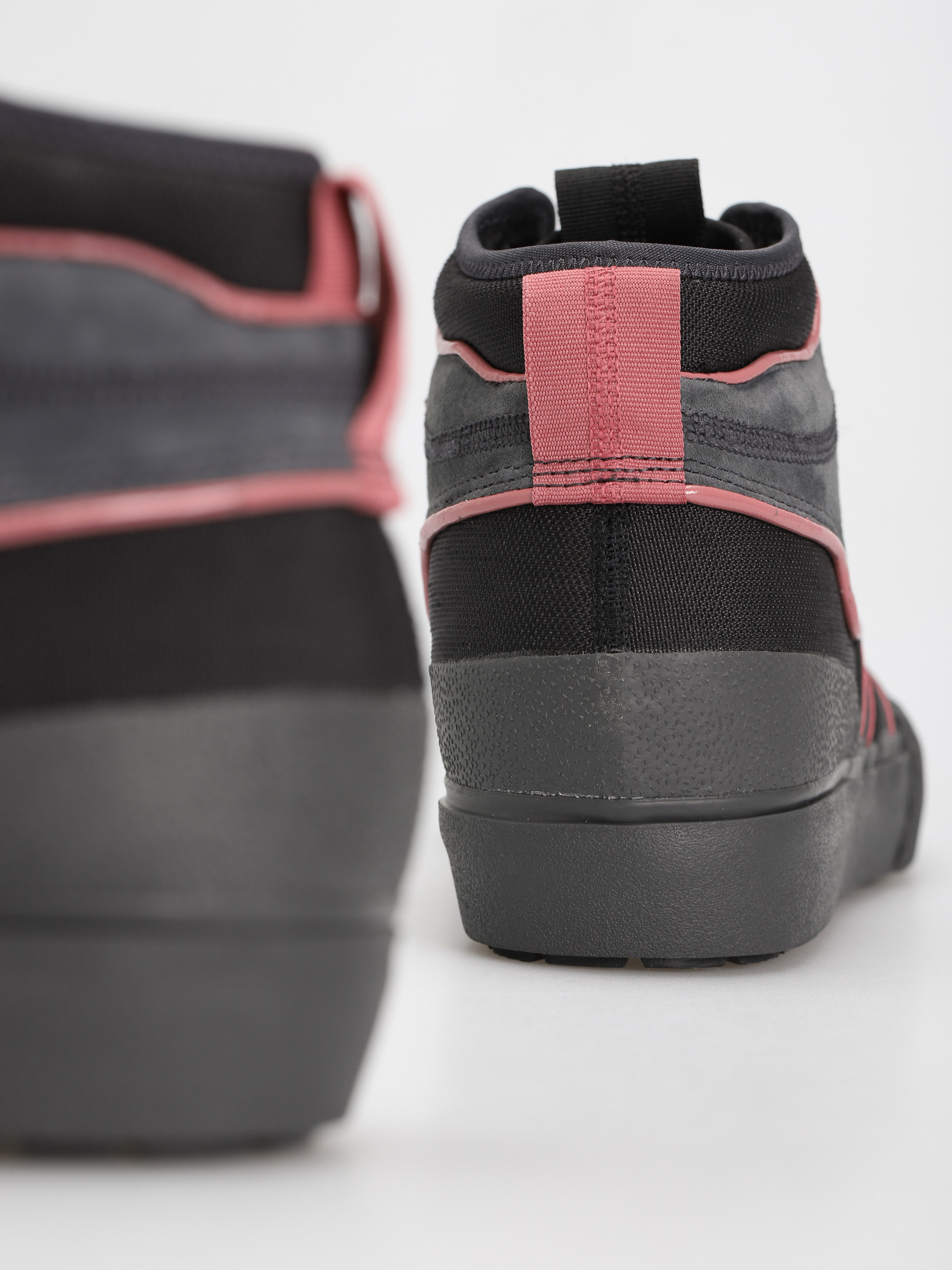 Buty adidas Originals Akando Atr (cblack/wonred/carbon)
