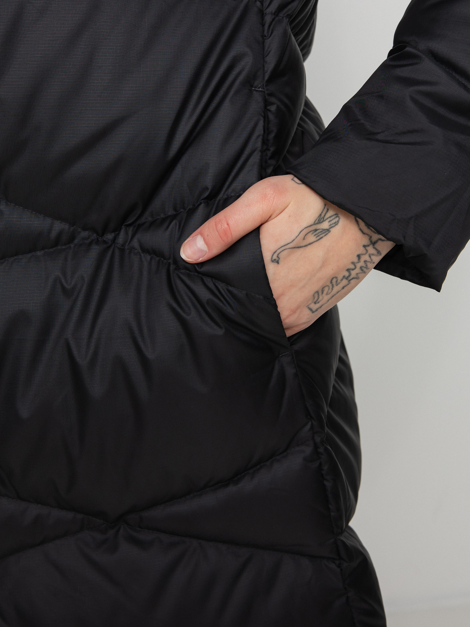 Kurtka Helly Hansen Tundra Down Wmn (black)