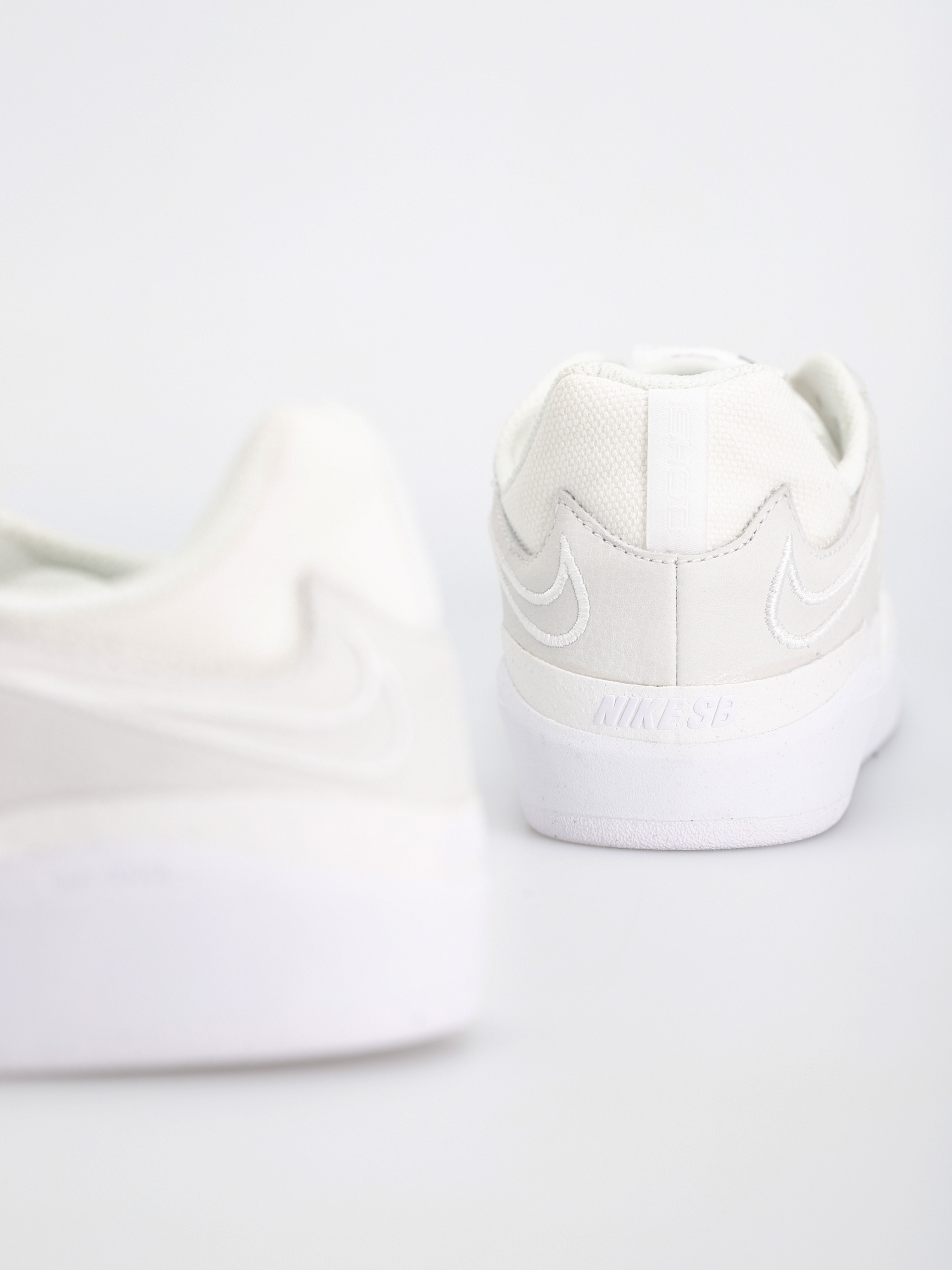 Buty Nike SB Ishod Prm (summit white/summit white summit white)