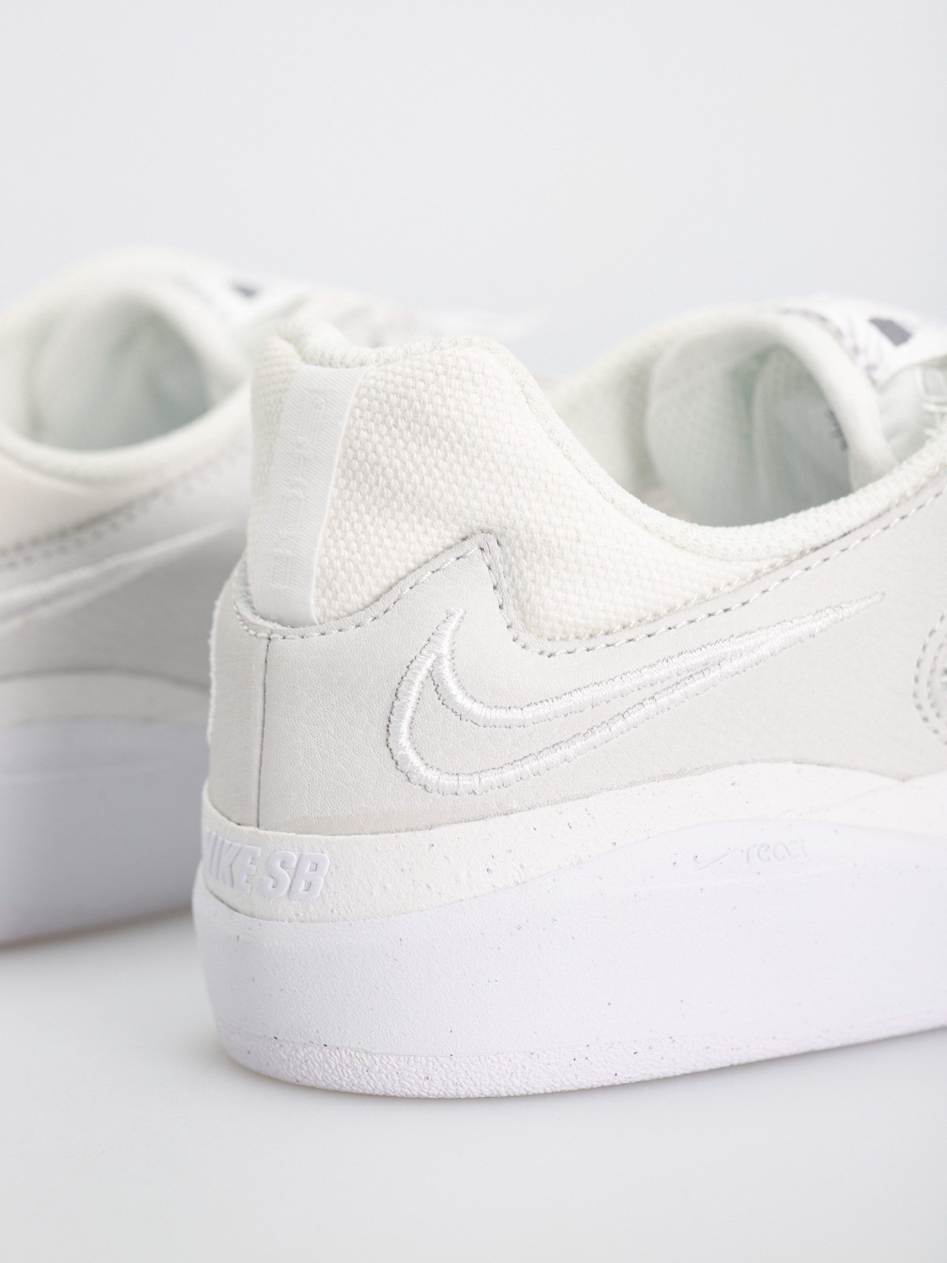 Buty Nike SB Ishod Prm (summit white/summit white summit white)