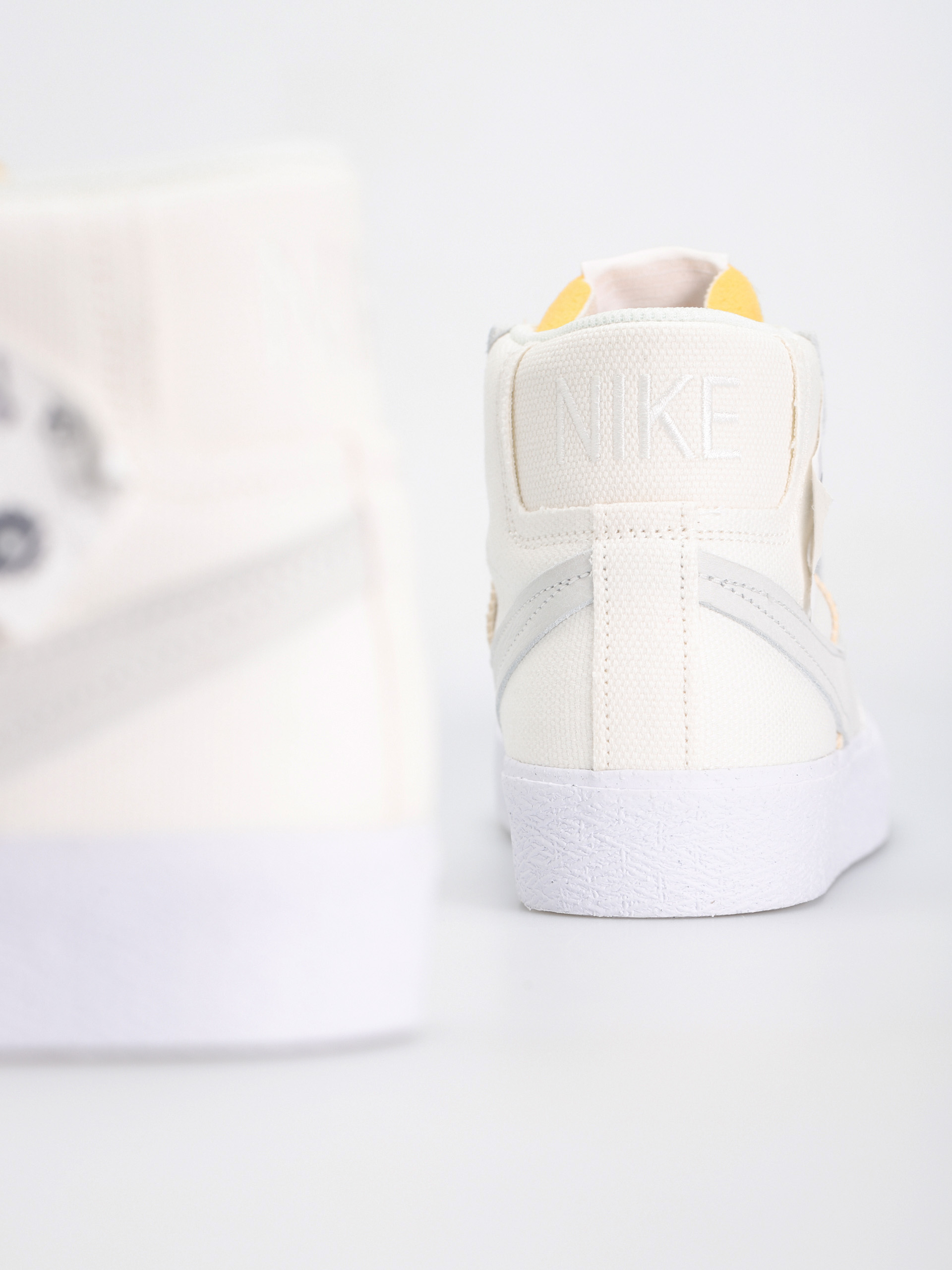 Buty Nike SB Zoom Blazer Mid Prm (summit white/summit white)