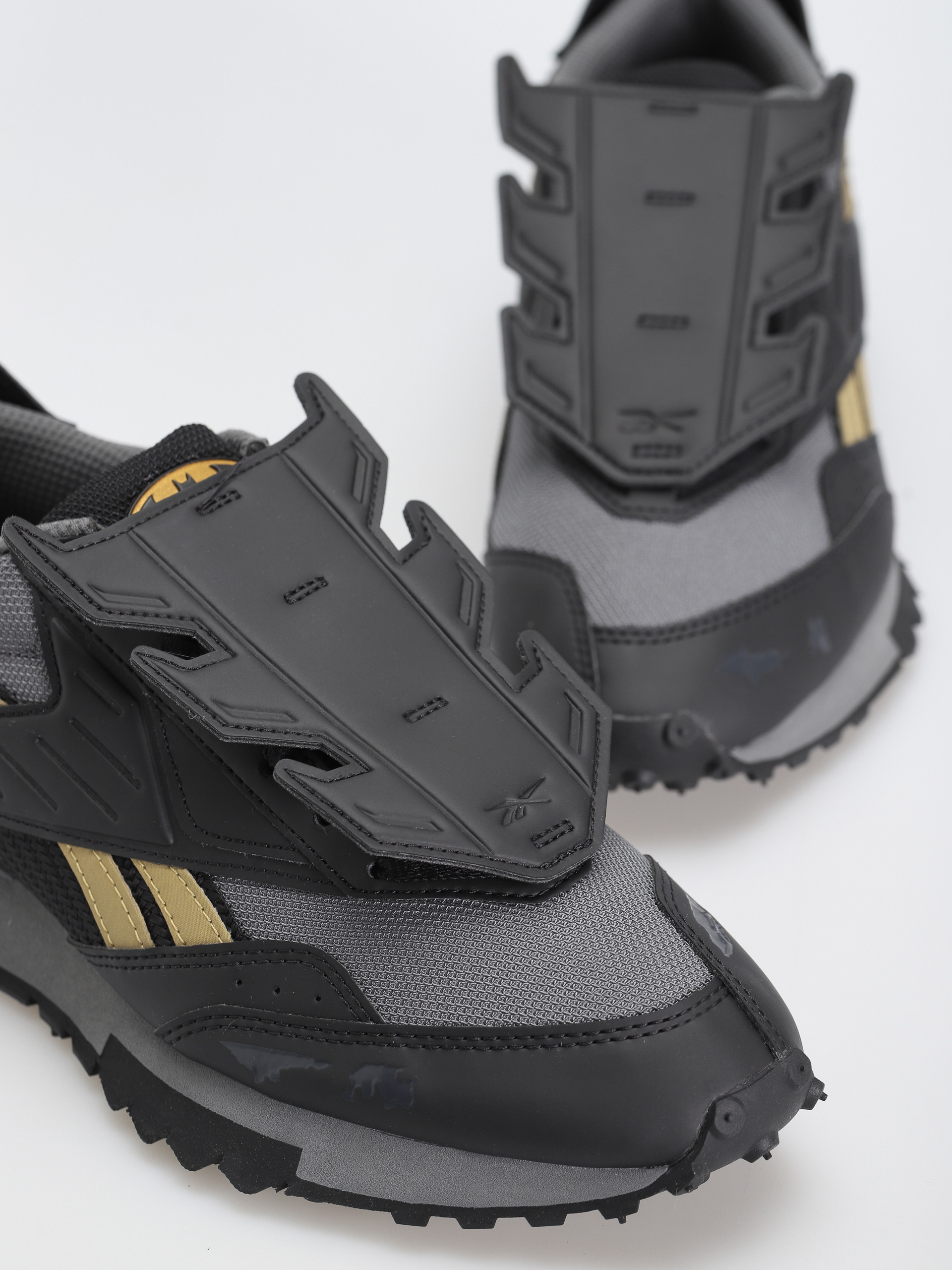 Buty Reebok Lx 2200 (cblack/alloy/magold)