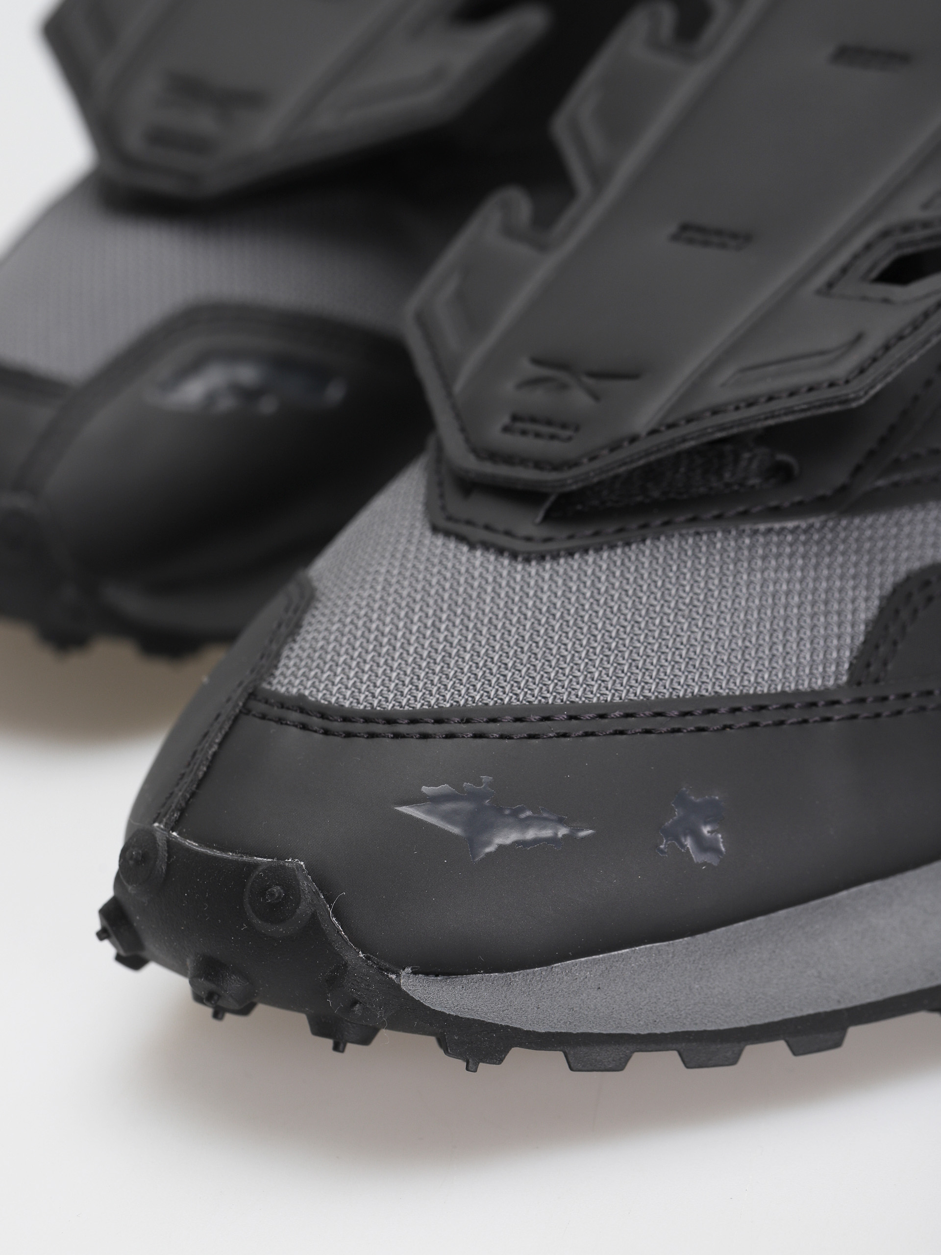 Buty Reebok Lx 2200 (cblack/alloy/magold)