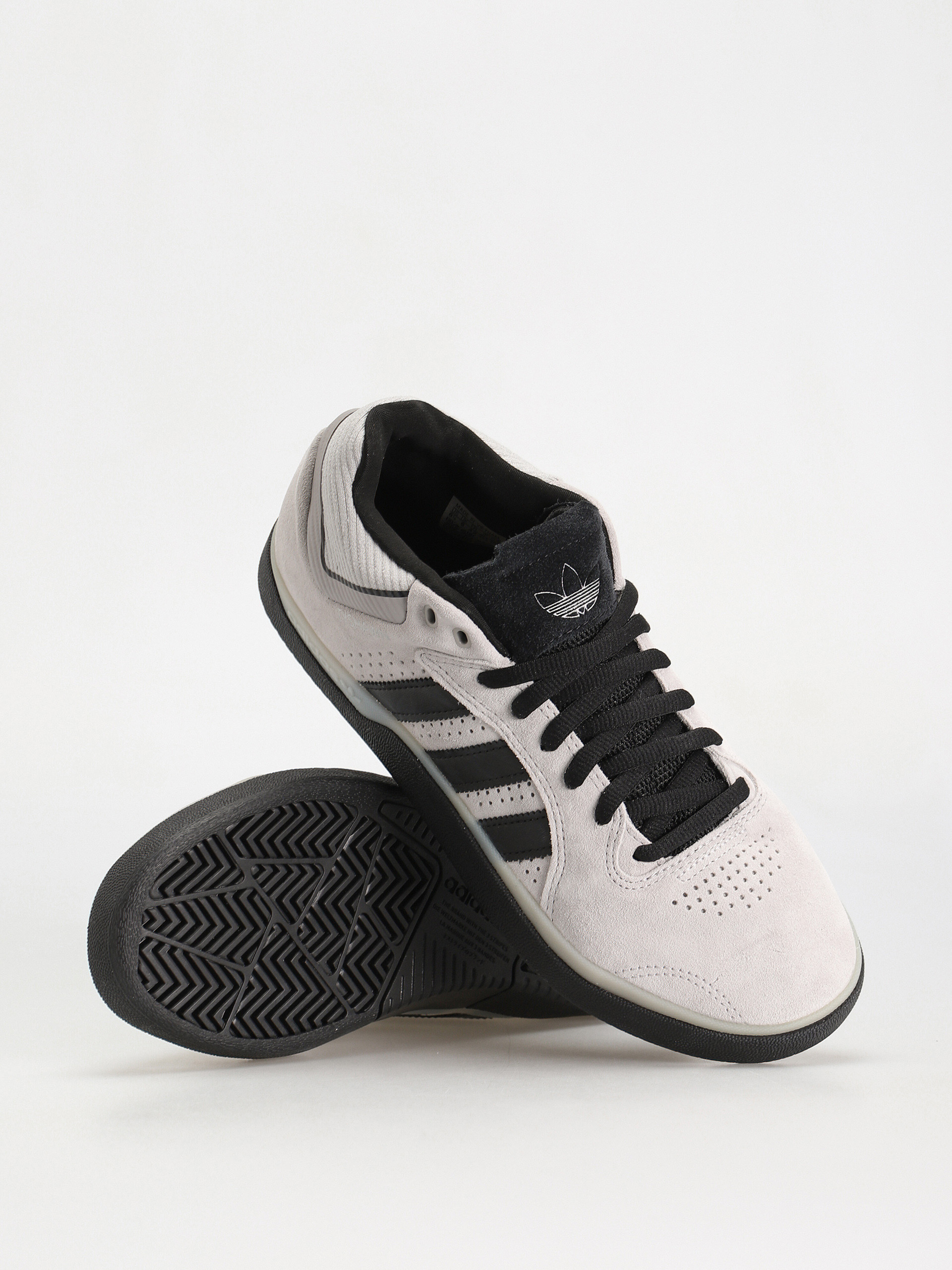 Buty adidas Tyshawn (gretwo/cblack/silvmt)