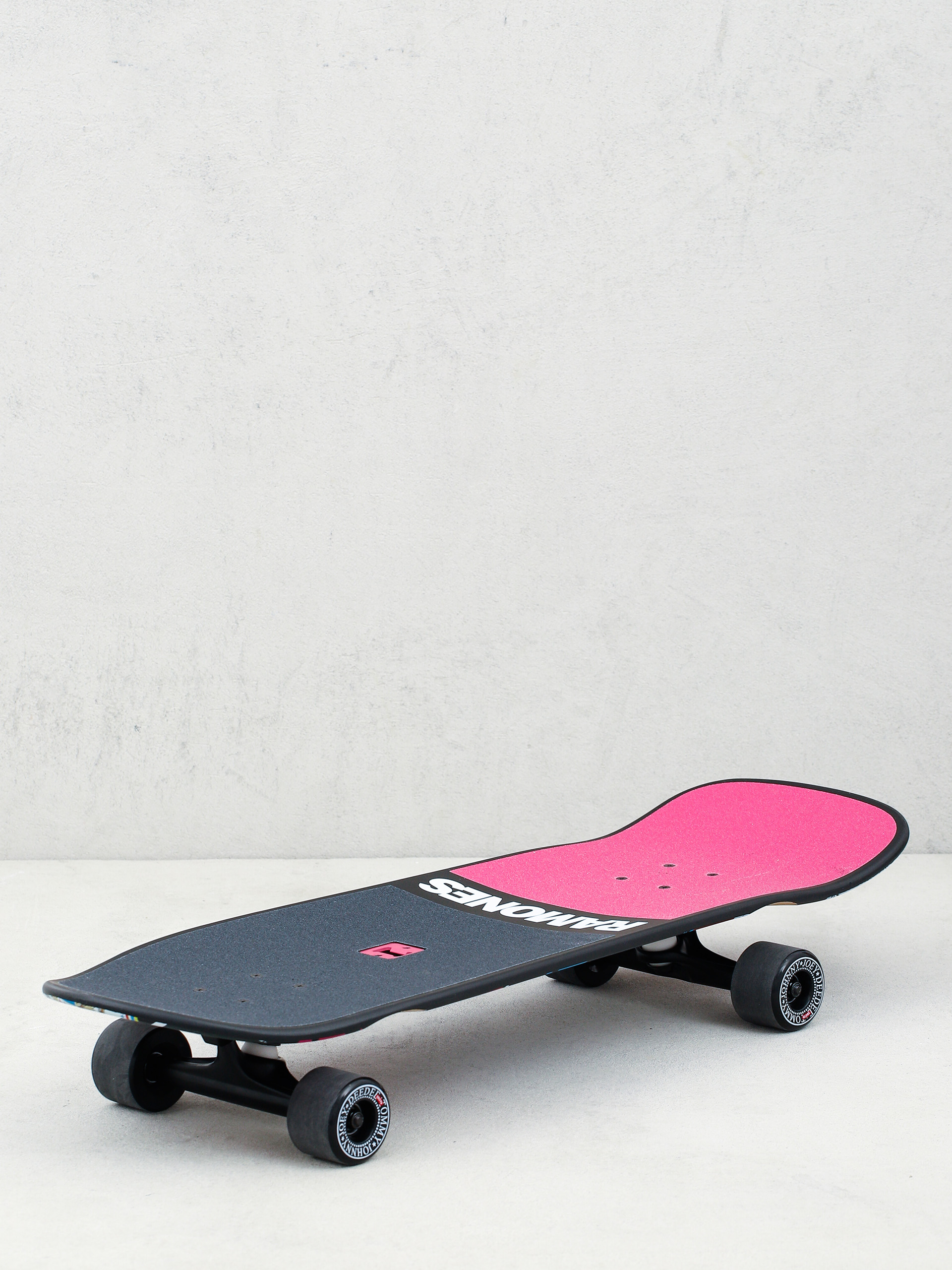 Deskorolka cruiser Globe Aperture (ramones/hey ho)