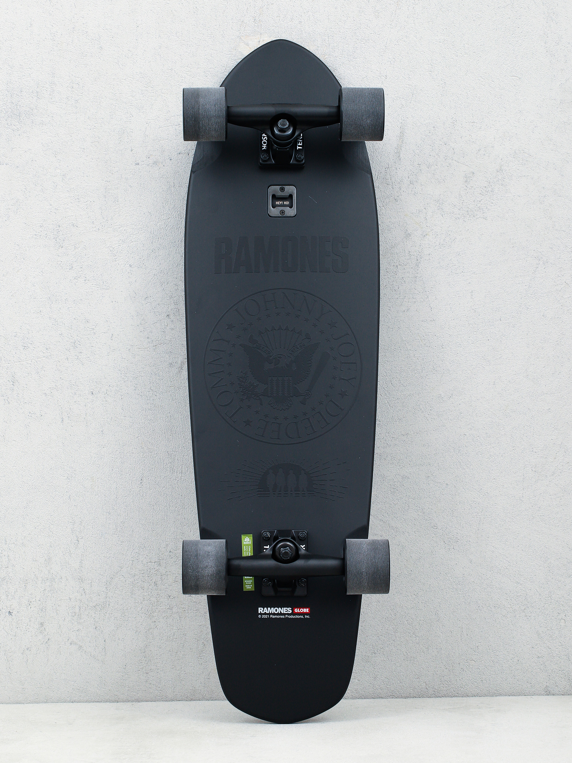 Deskorolka cruiser Globe Big Blazer (ramones/hey ho)