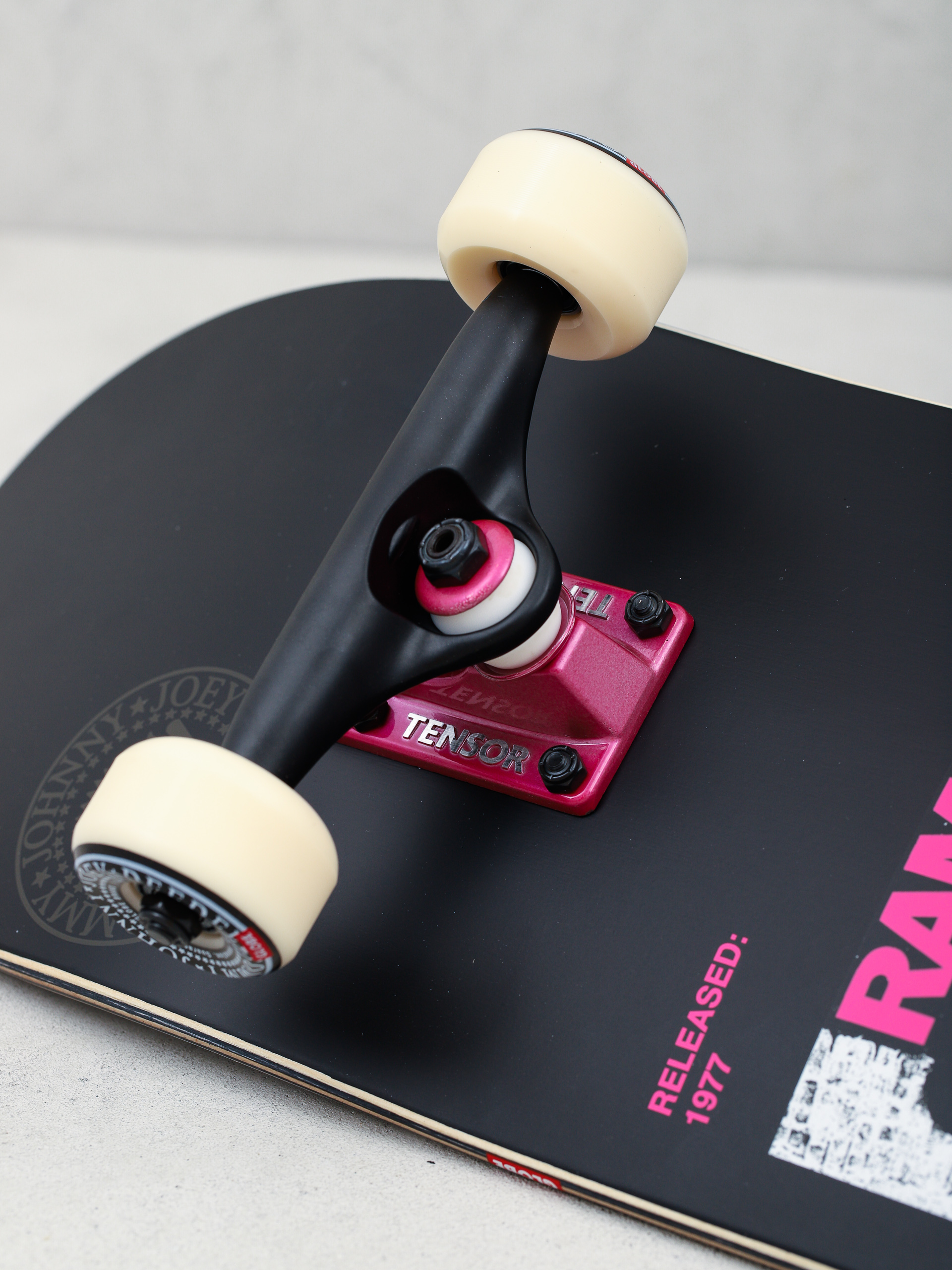 Deskorolka Globe G2 Ramones (rocket to russia)