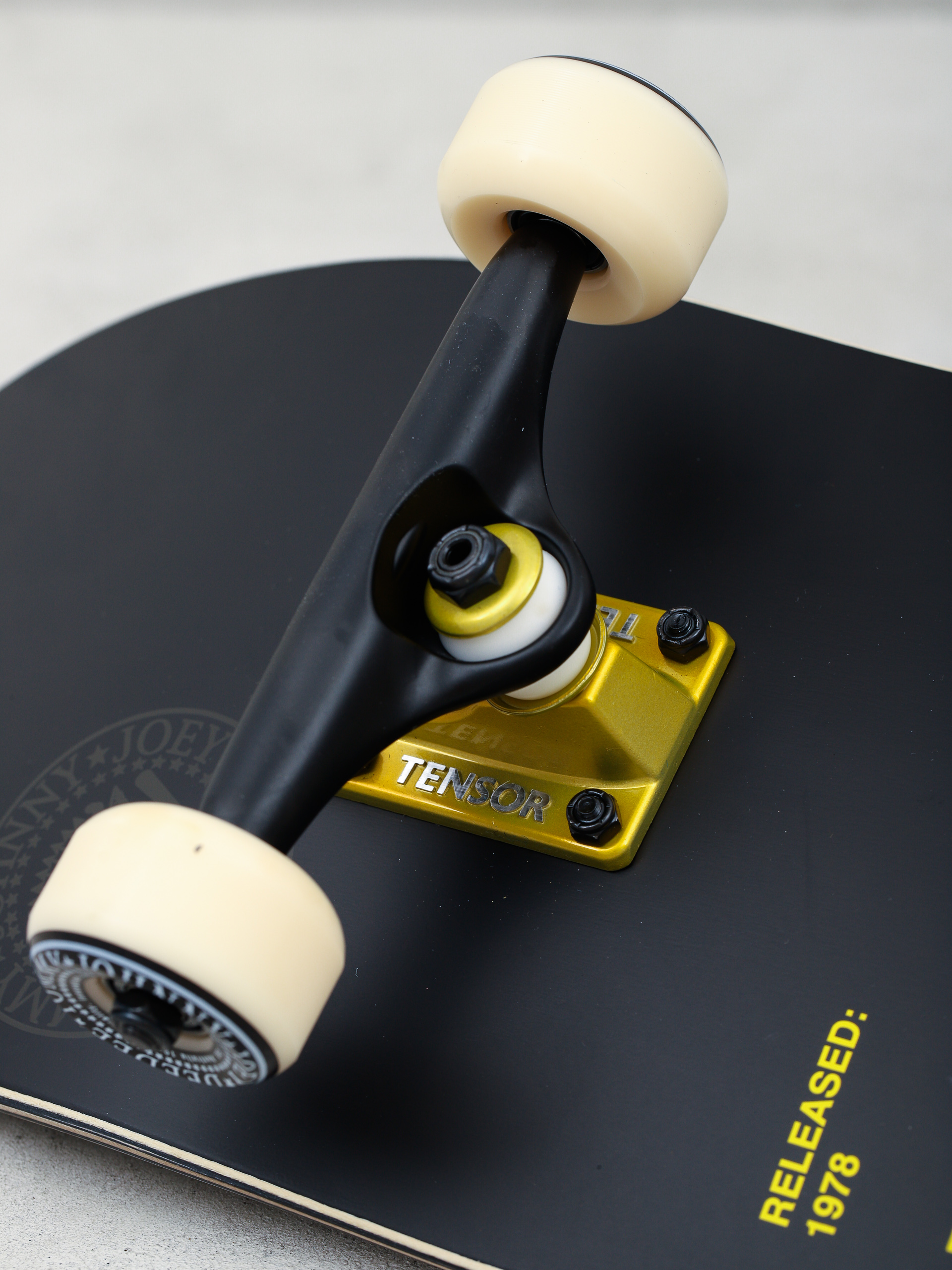 Deskorolka Globe G2 Ramones (road to ruin)