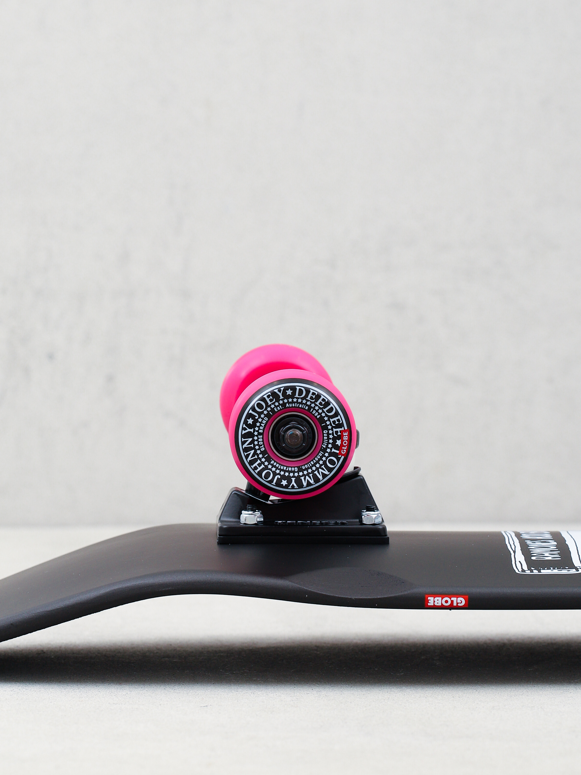 Deskorolka cruiser Globe Shooter (ramones/hey ho)