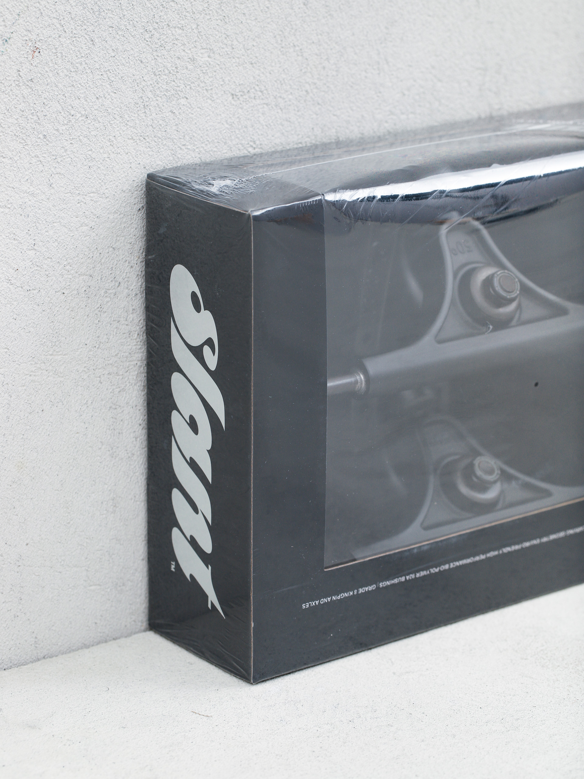 Traki Globe Slant Reverse Kingpin (flat black/flat black)