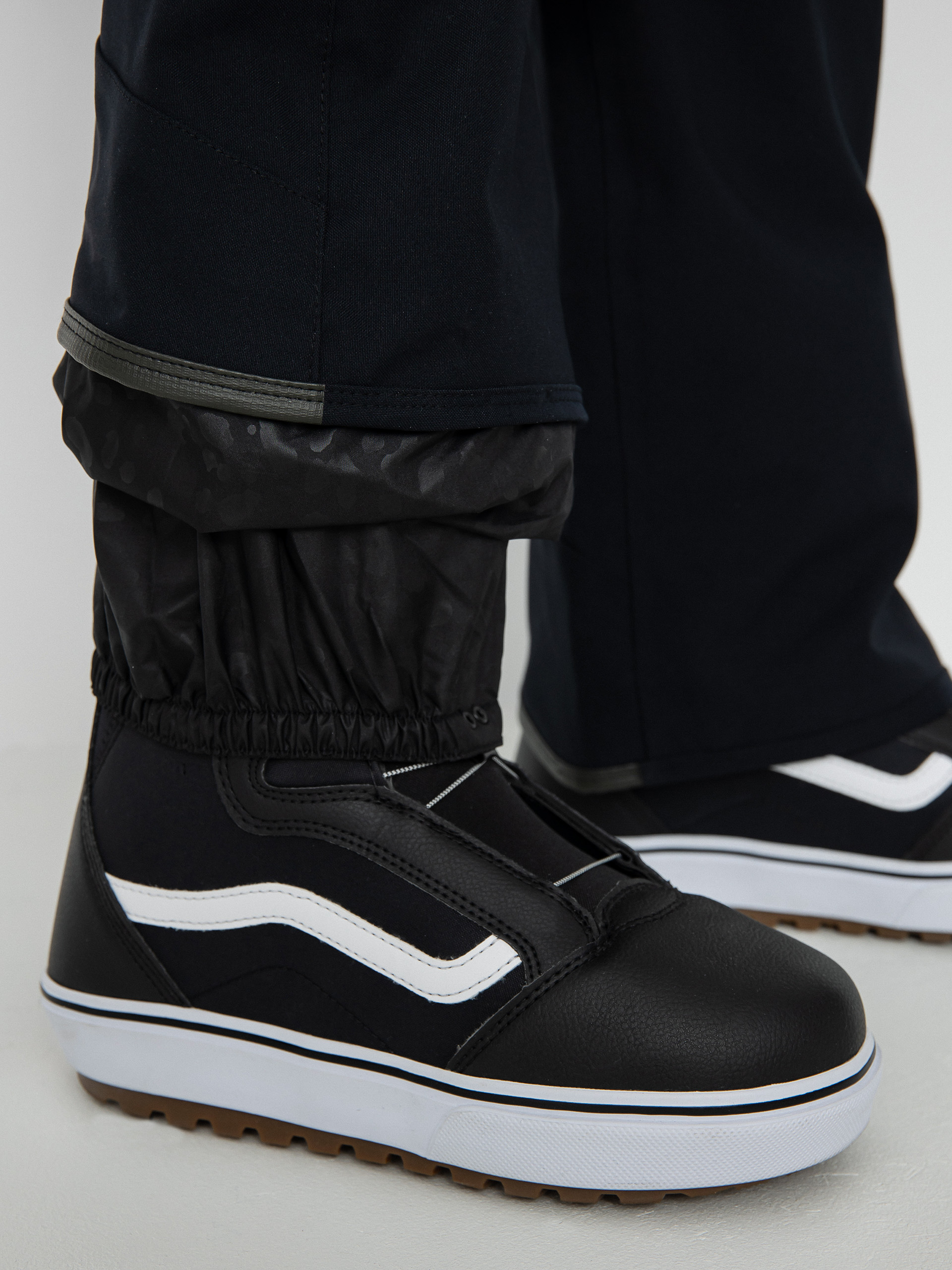 Damskie Spodnie snowboardowe Volcom Swift Bib Overall (black)
