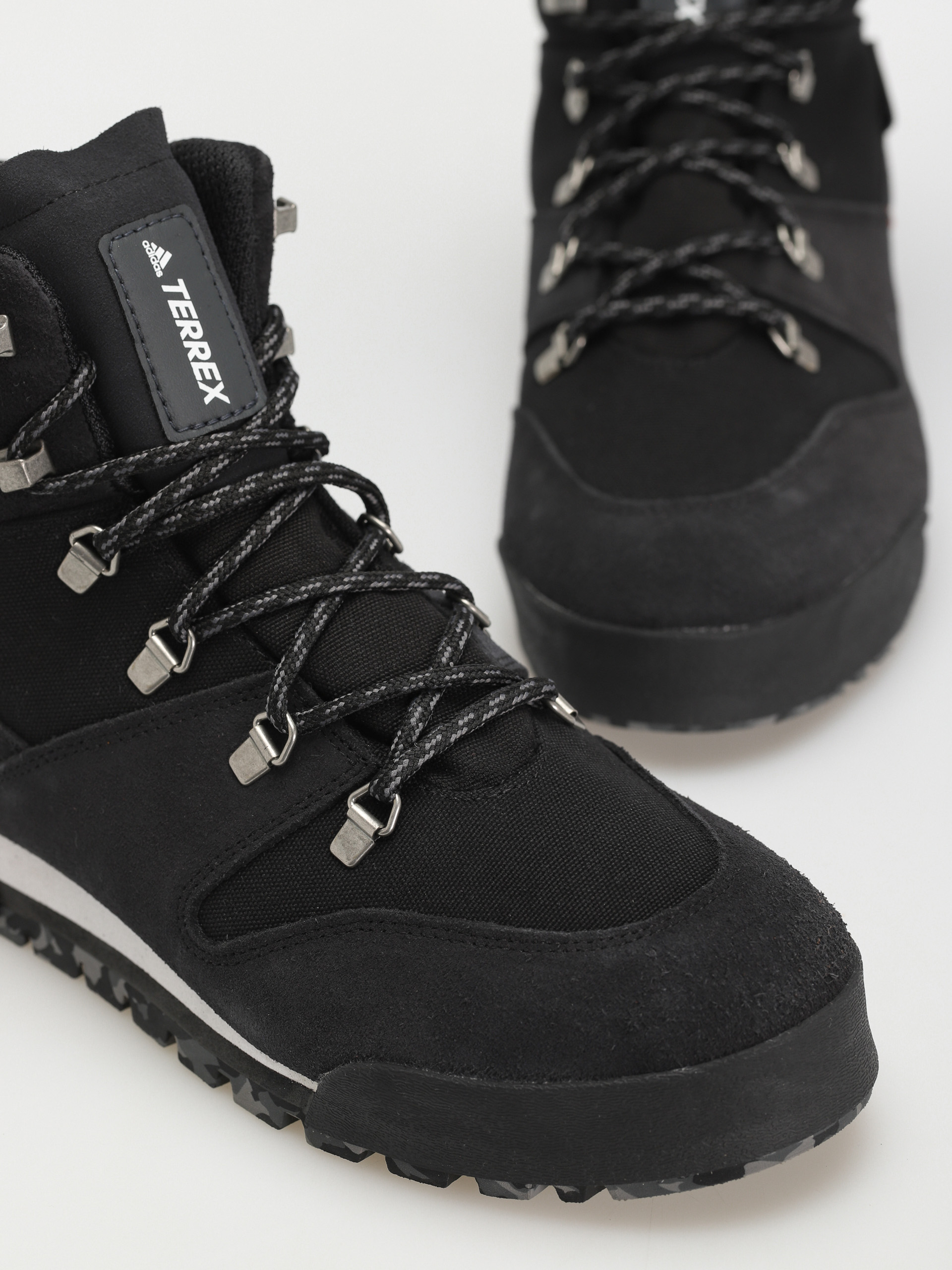 Buty adidas Terrex Snowpitch C.RDY (cblack/cblack/scarle)