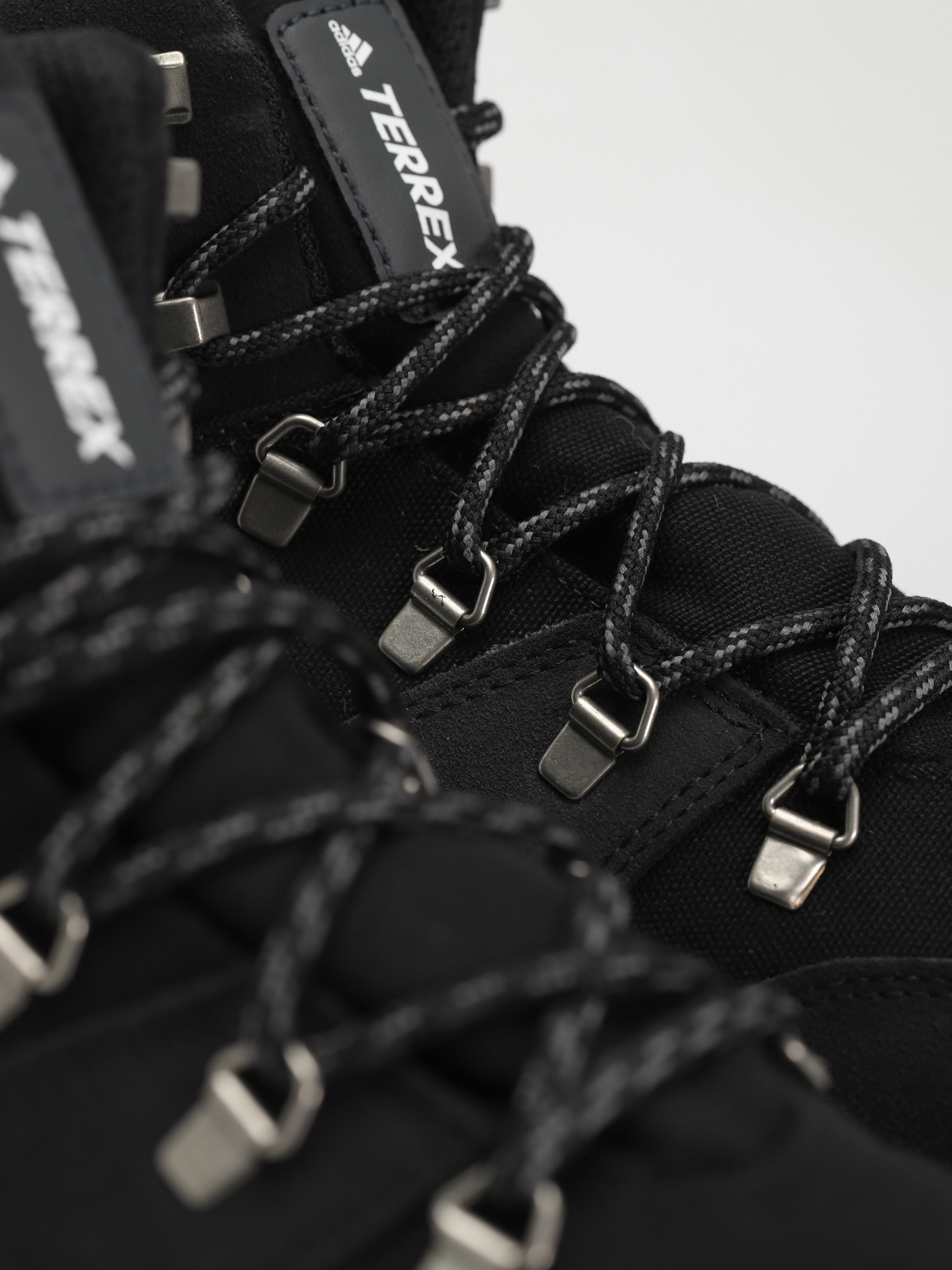 Buty adidas Terrex Snowpitch C.RDY (cblack/cblack/scarle)