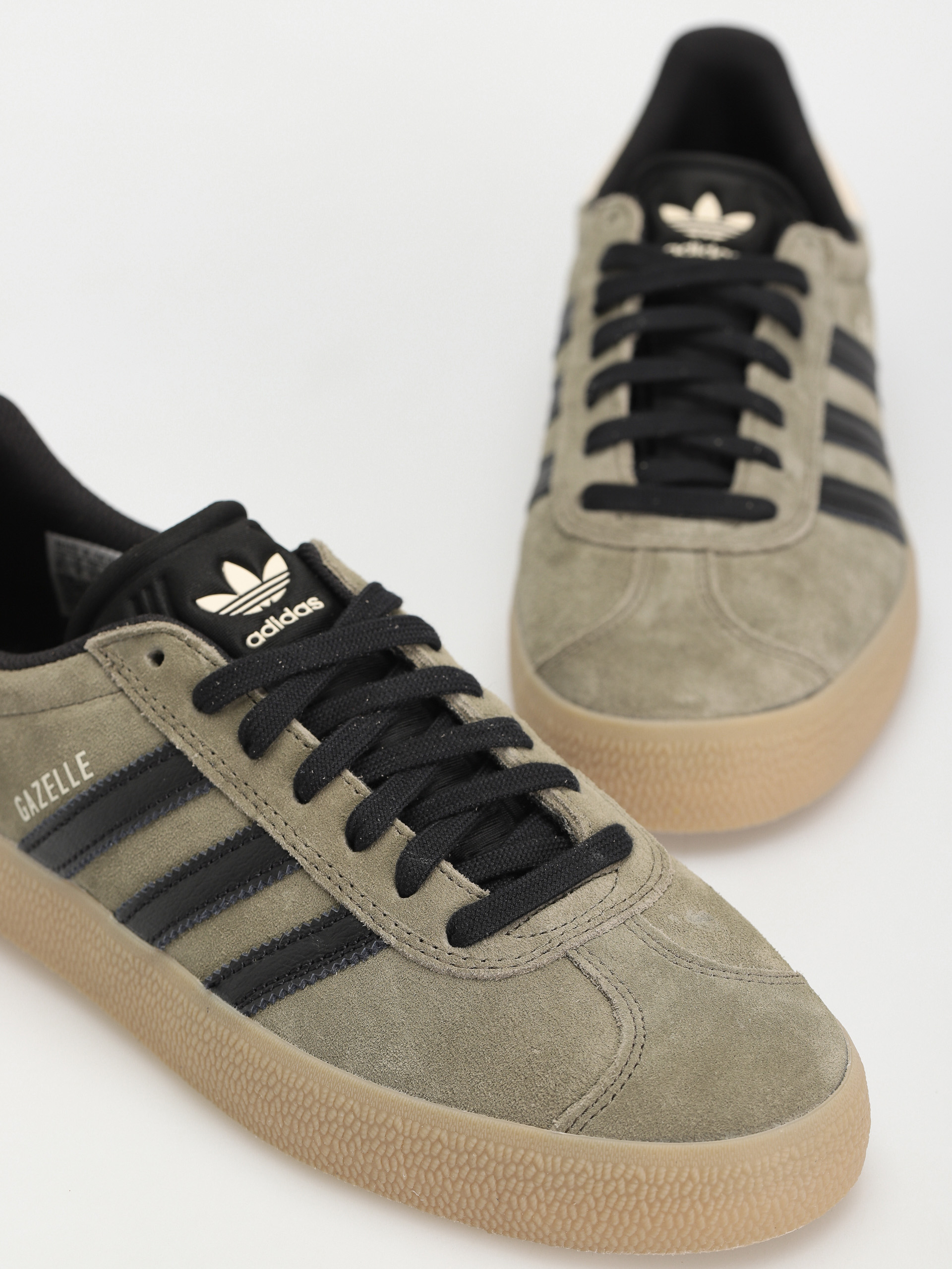 Buty adidas Gazelle Adv (olistr/cblack/ecrtin)
