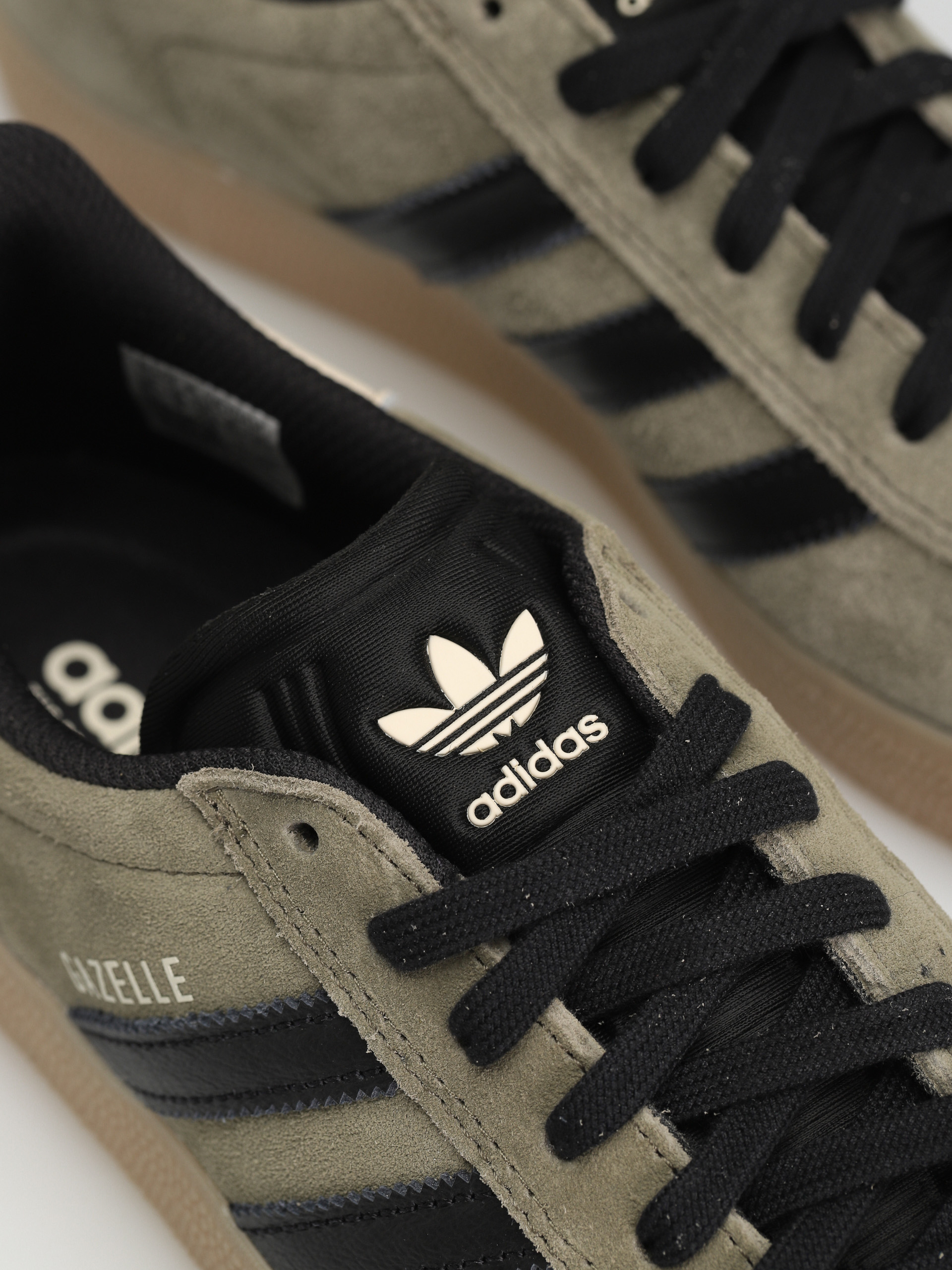 Buty adidas Gazelle Adv (olistr/cblack/ecrtin)