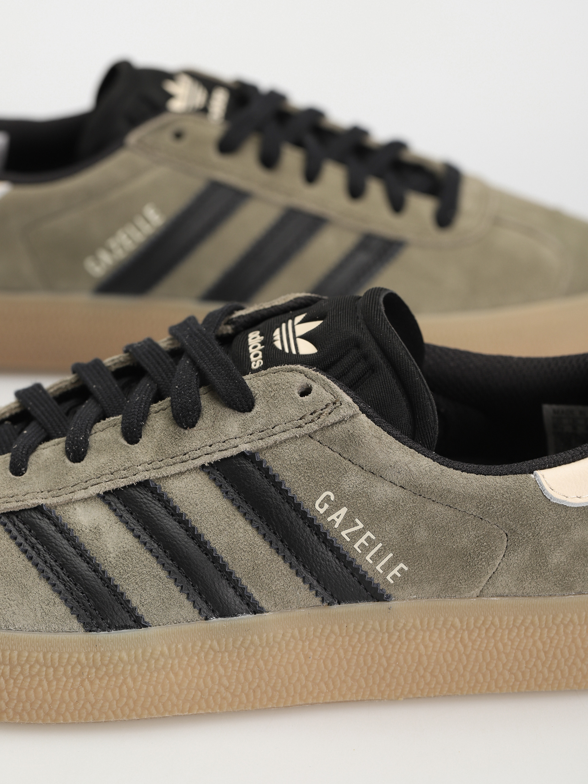 Buty adidas Gazelle Adv (olistr/cblack/ecrtin)