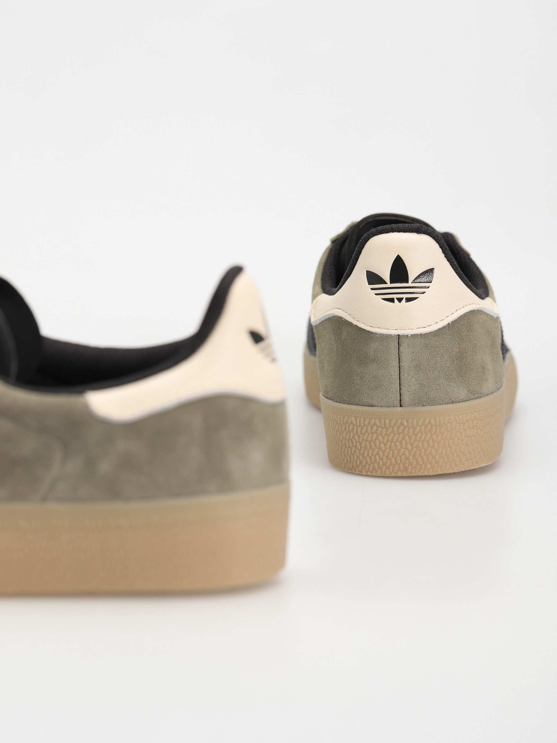 Buty adidas Gazelle Adv (olistr/cblack/ecrtin)