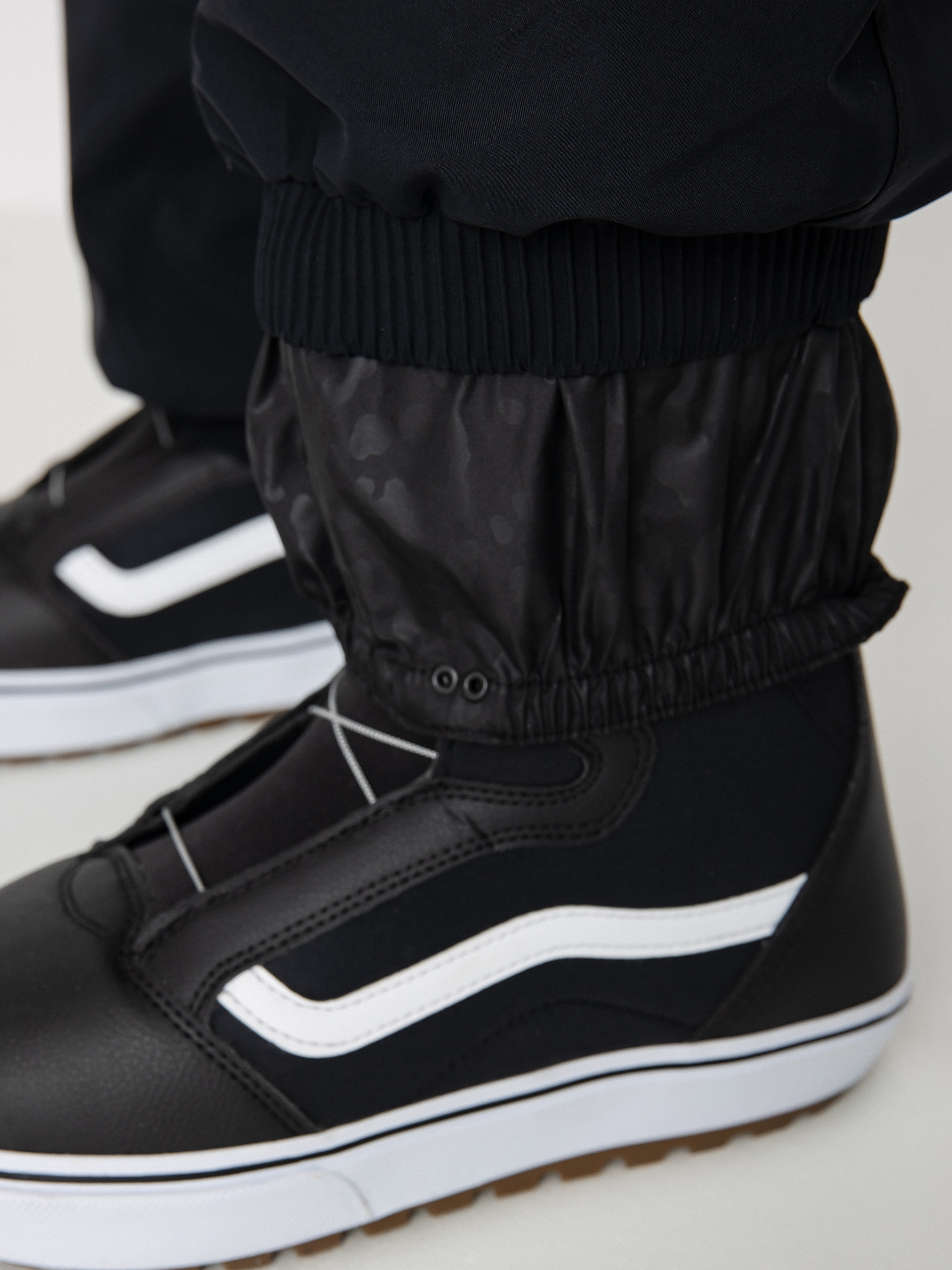 Damskie Spodnie snowboardowe Volcom V.Co At Stretch Gore Tex (black)