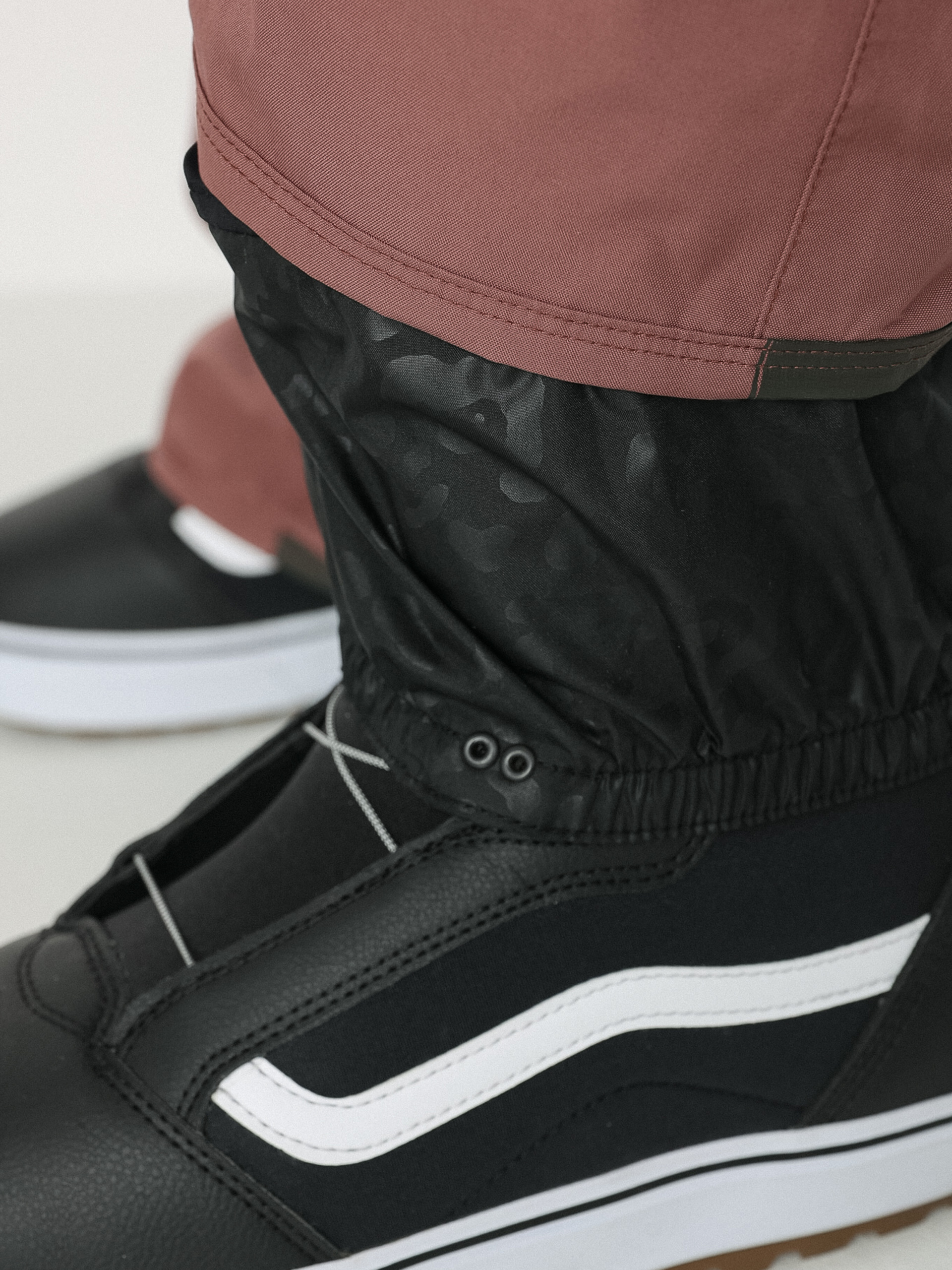 Damskie Spodnie snowboardowe Volcom Aston Gore Tex (rosewood)