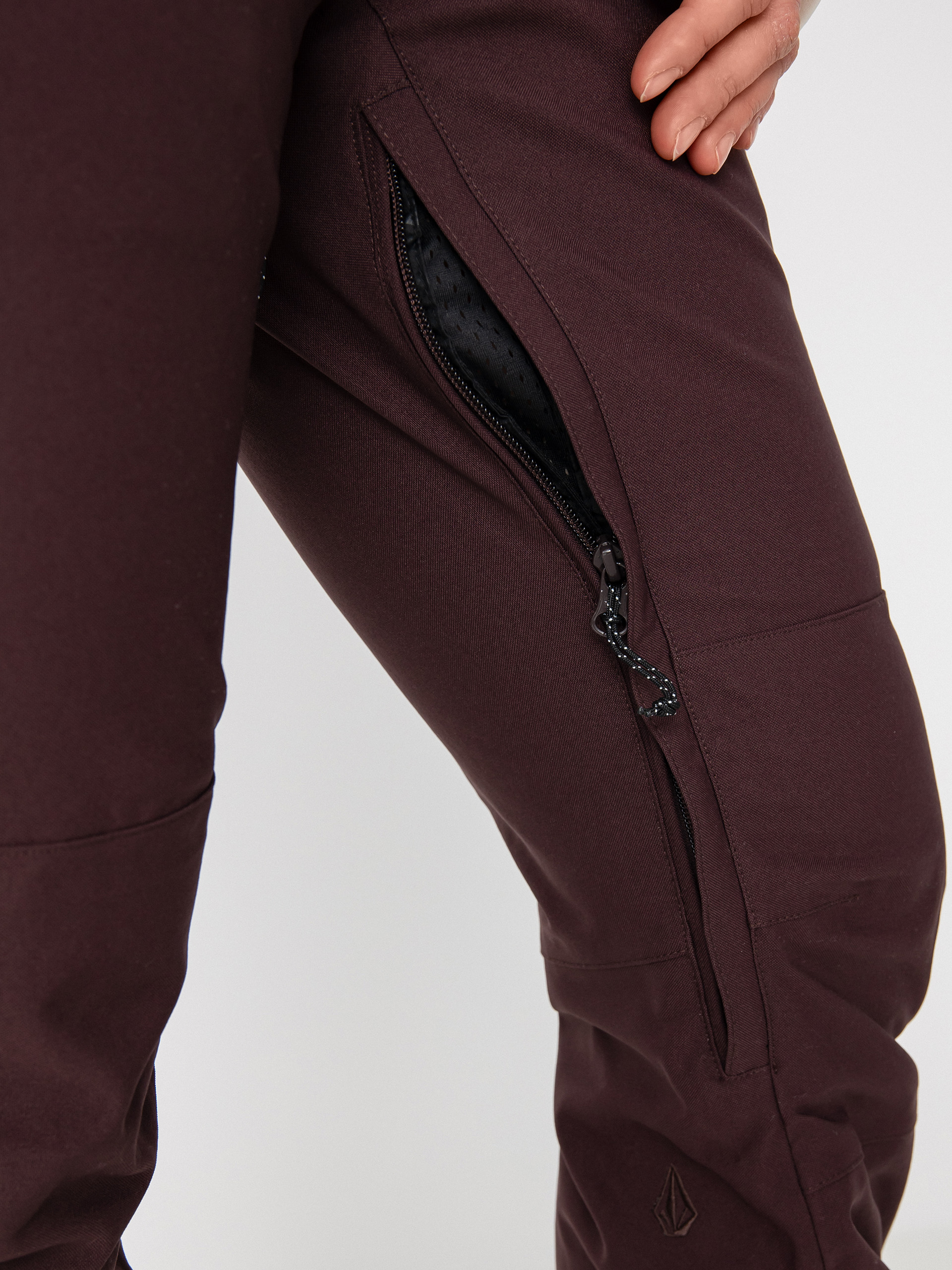 Damskie Spodnie snowboardowe Volcom Swift Bib Overall (black plum)
