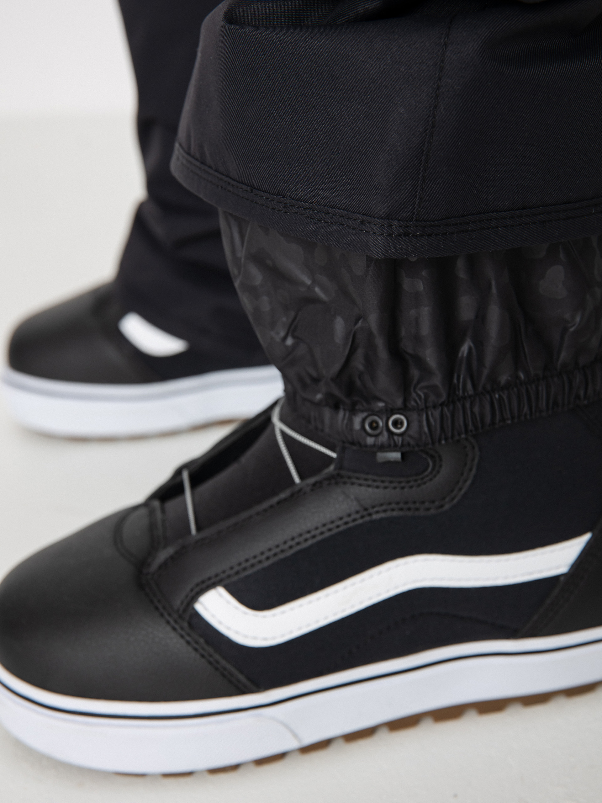 Damskie Spodnie snowboardowe Volcom Bridger Ins (black)