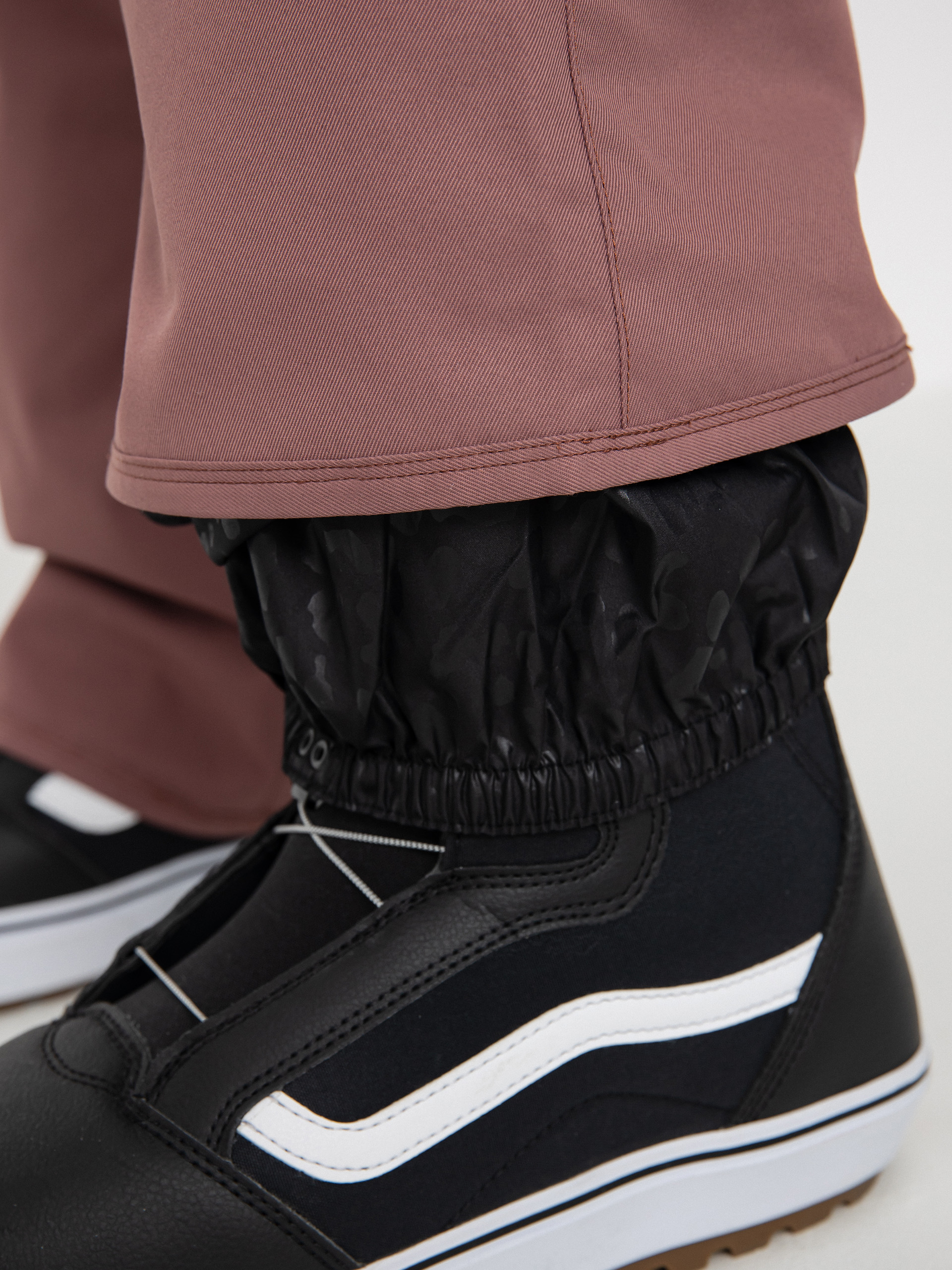 Damskie Spodnie snowboardowe Volcom Bridger Ins (rosewood)