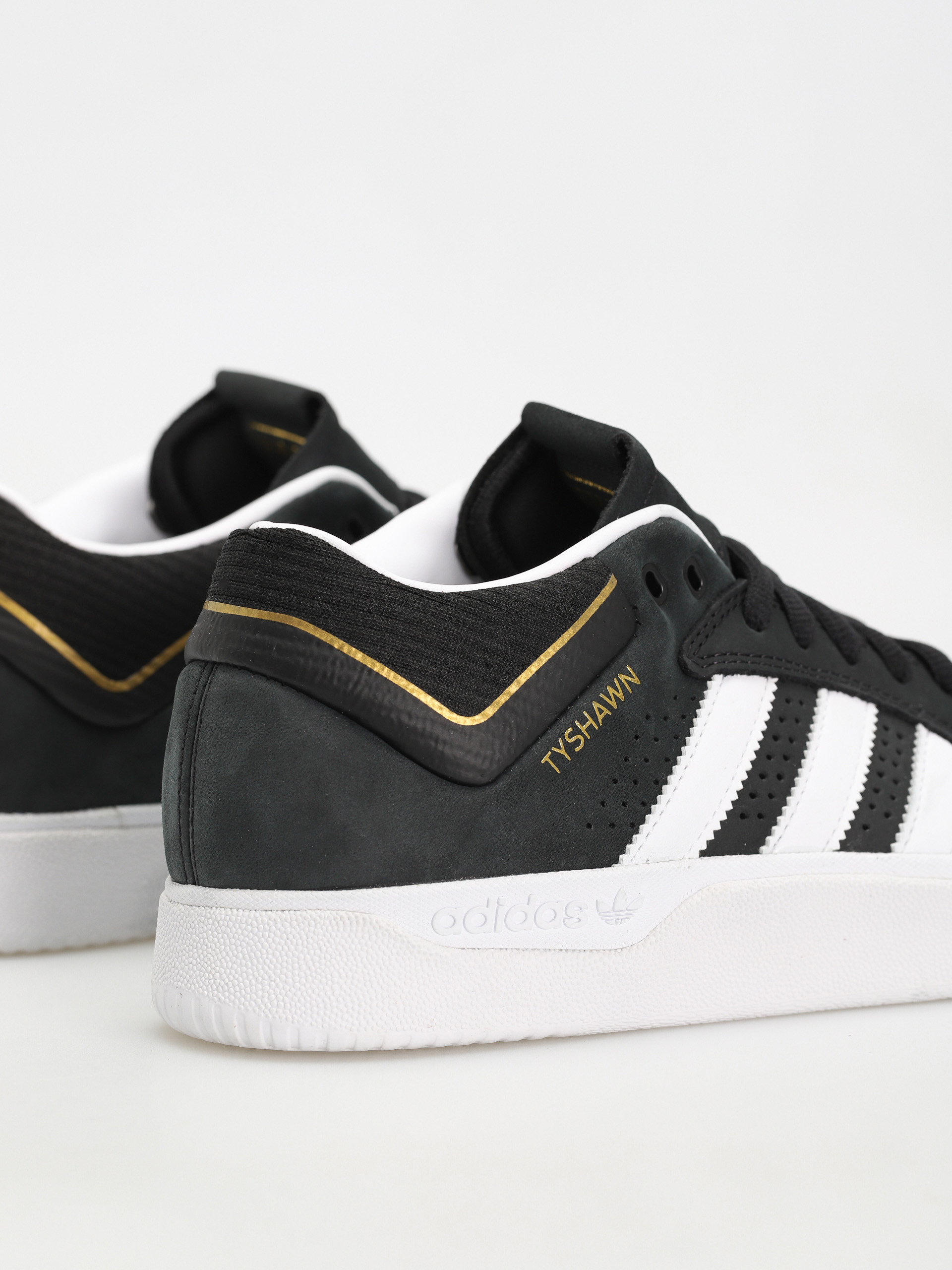 Buty adidas Tyshawn (cblack/ftwwht/goldmt)