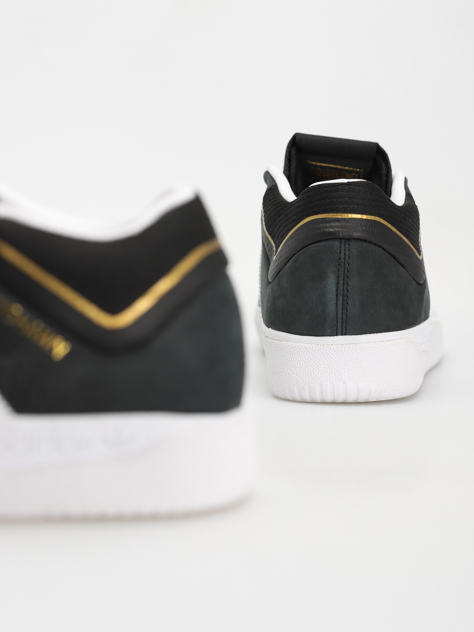 Buty adidas Tyshawn (cblack/ftwwht/goldmt)