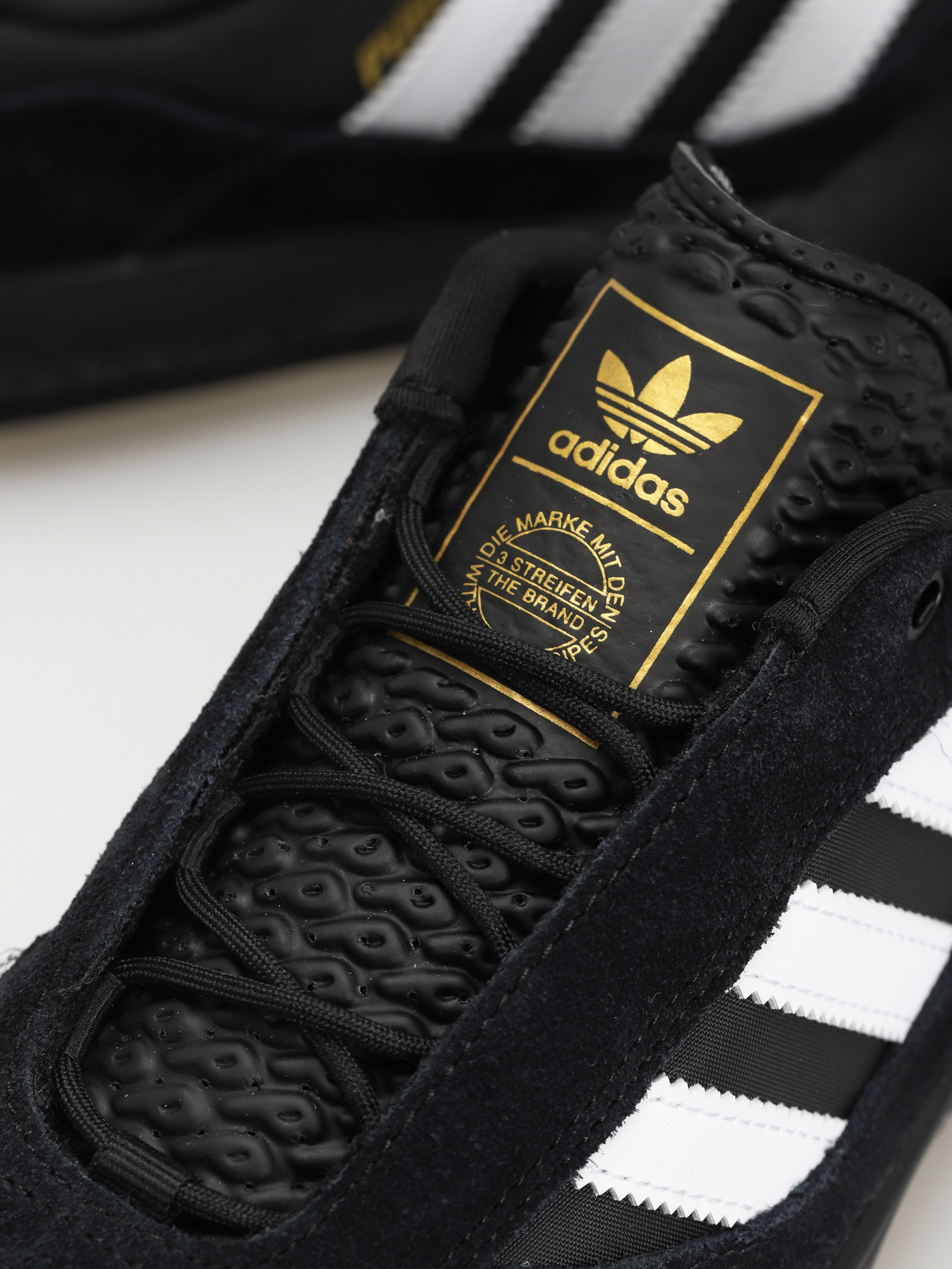 Buty adidas Puig (cblack/ftwwht/goldmt)