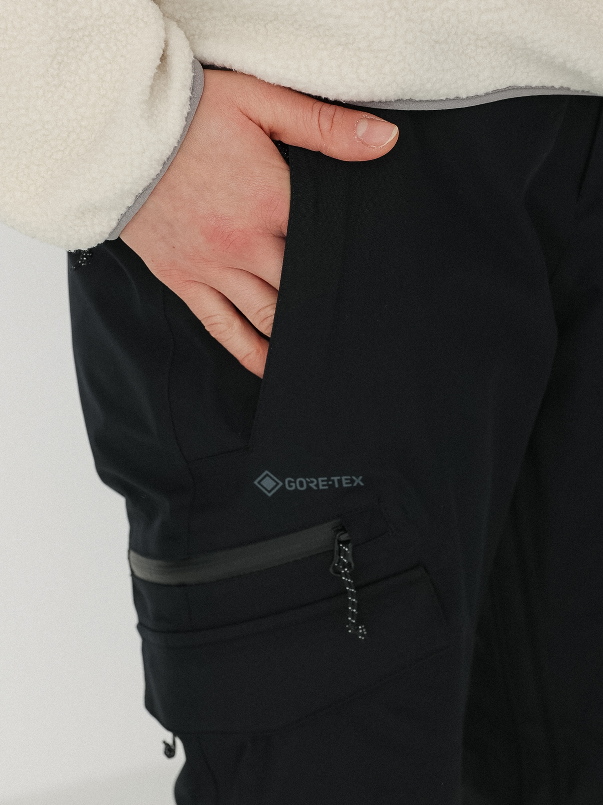 Damskie Spodnie snowboardowe Volcom Aston Gore Tex (black)