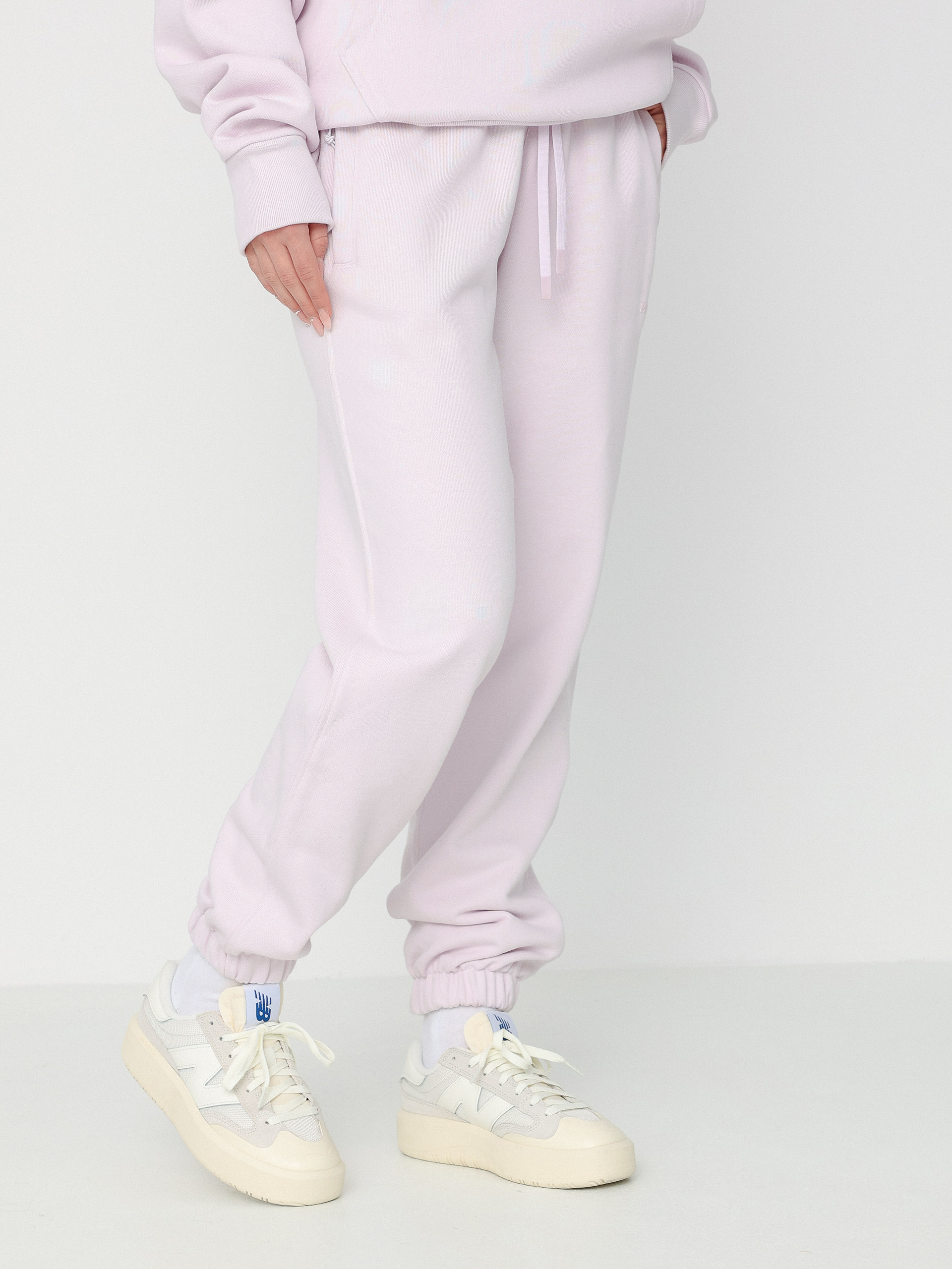 Spodnie adidas Originals Pharrell Williams Basics Wmn (almpnk)