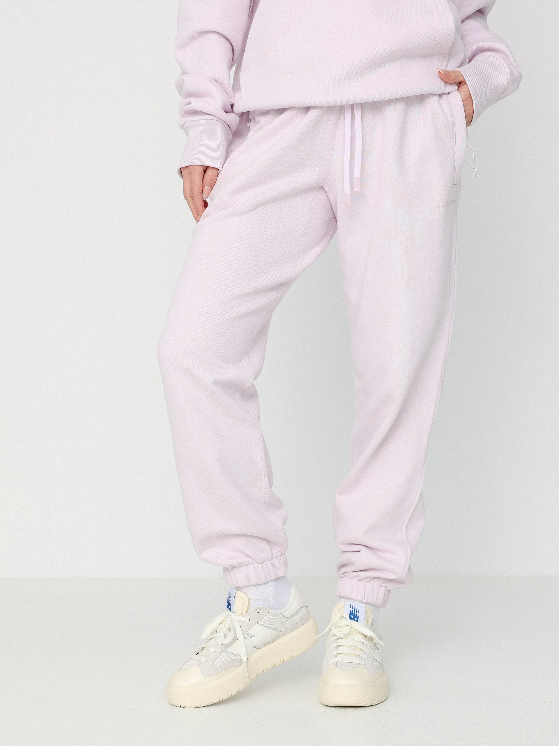 Spodnie adidas Originals Pharrell Williams Basics Wmn (almpnk)